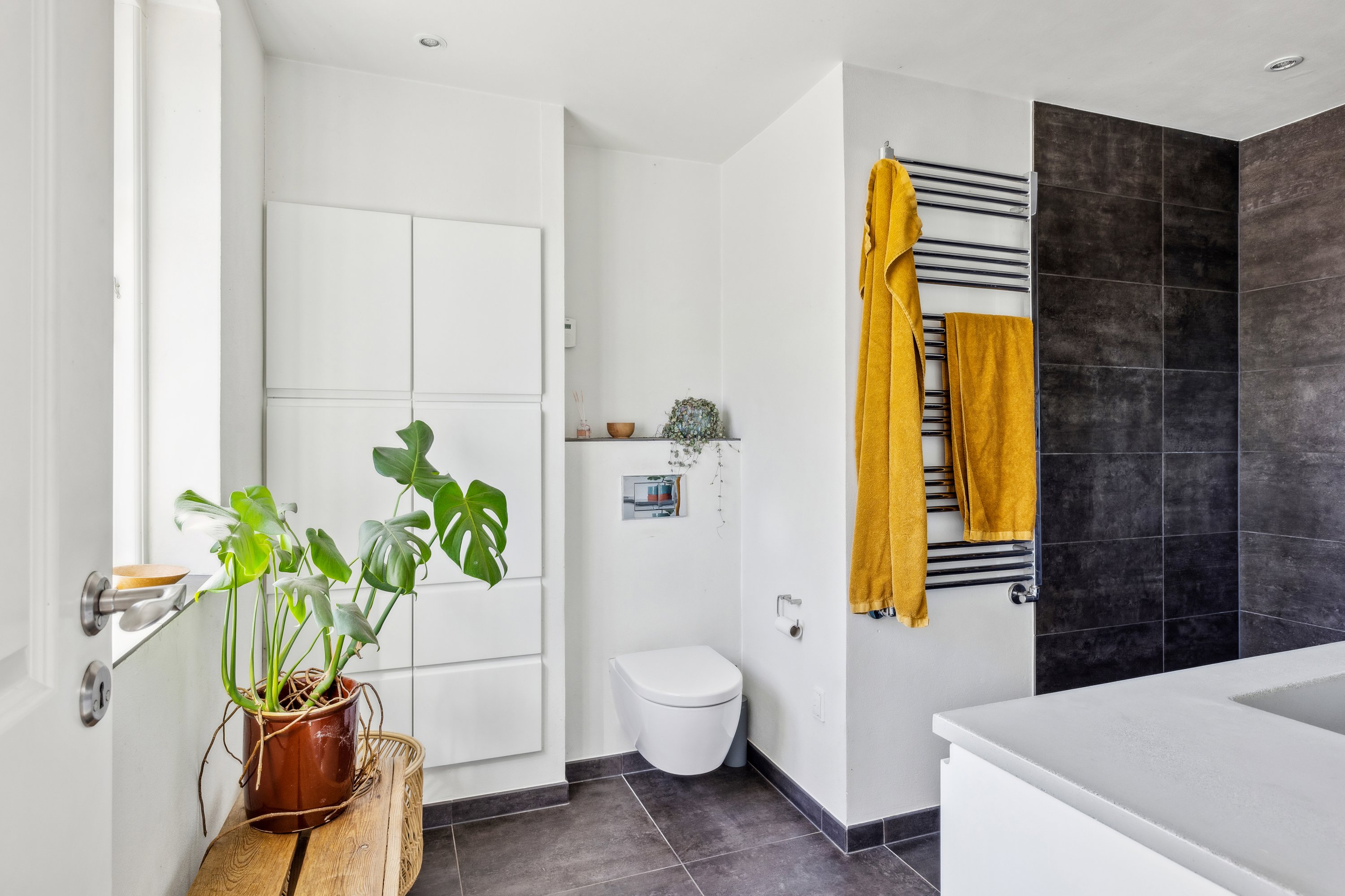 Fremhævet badeværelse billede i fuldskærmstilstand. Billede af Ramskovvej 3, 8500 Grenaa