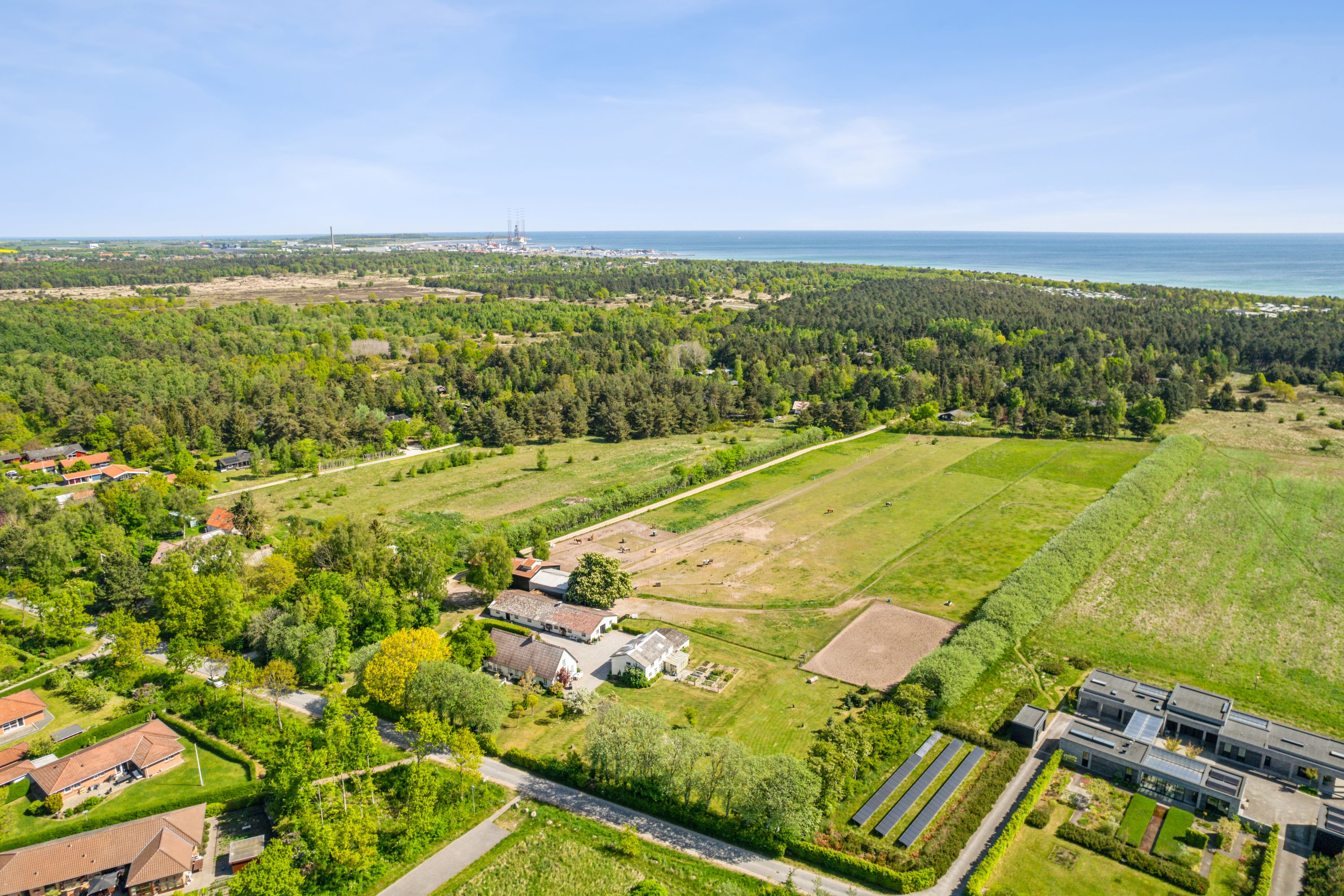 Fremhævet luftfoto billede i fuldskærmstilstand. Billede af Ramskovvej 3, 8500 Grenaa