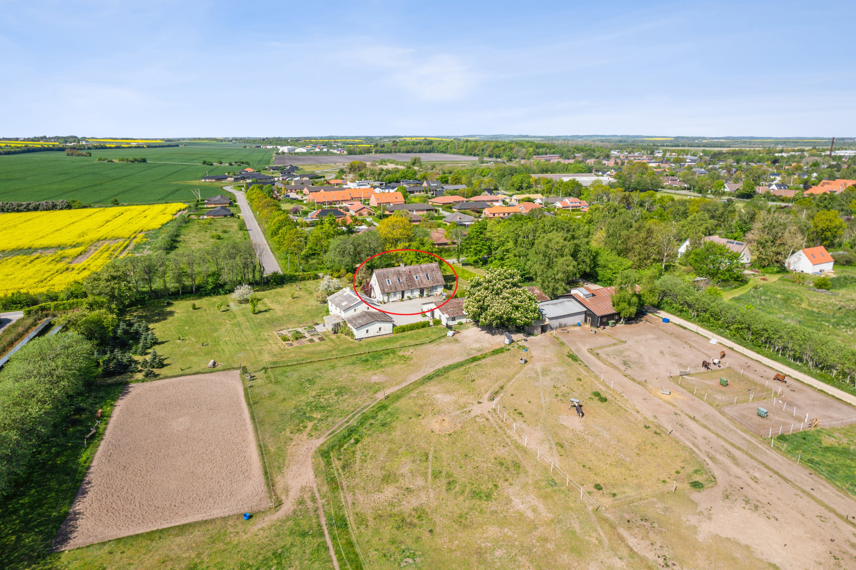 Fremhævet luftfoto billede i fuldskærmstilstand. Billede af Ramskovvej 3, 8500 Grenaa