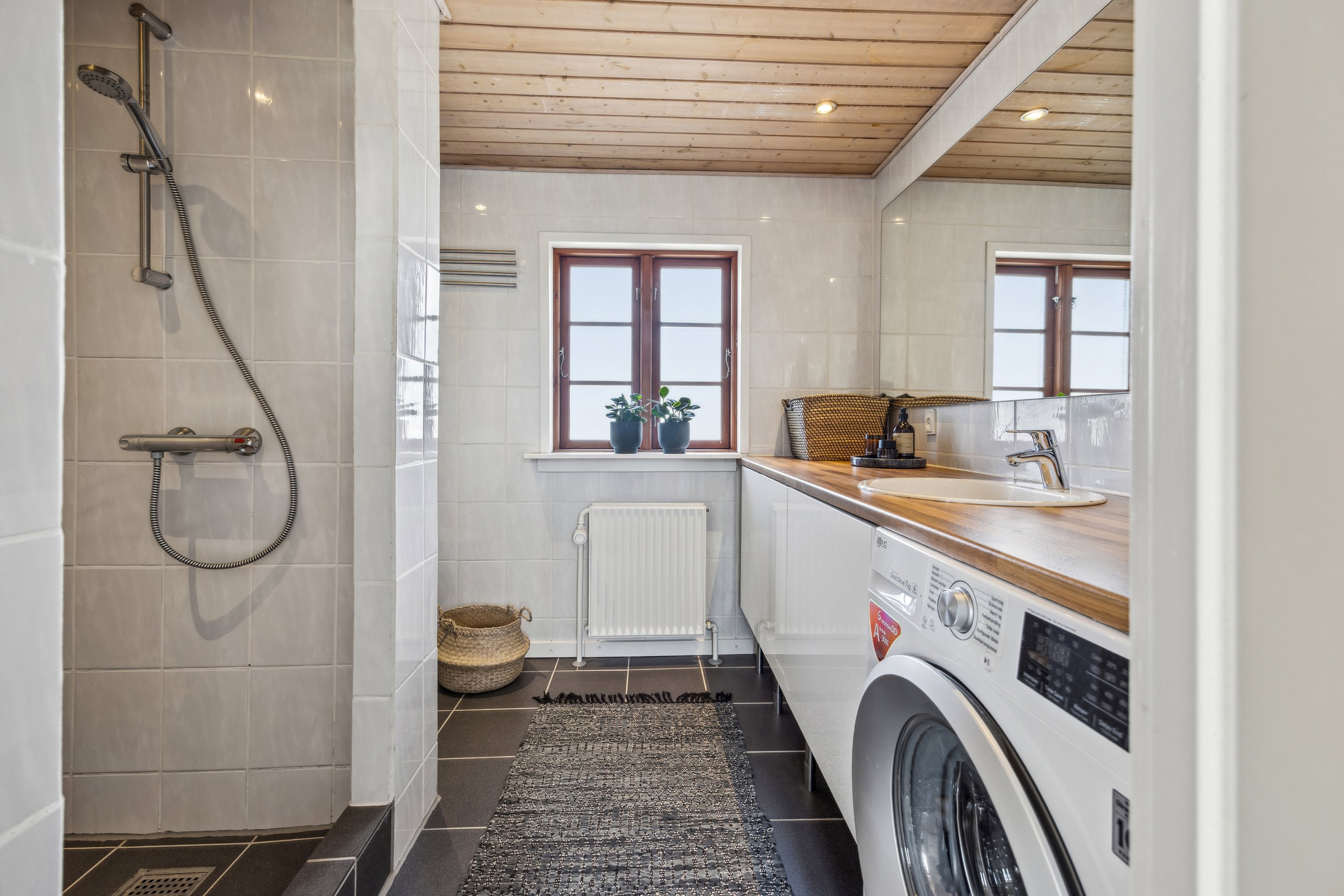 Fremhævet badeværelse billede i fuldskærmstilstand. Billede af Løkkegade 27, Kaas, 9490 Pandrup