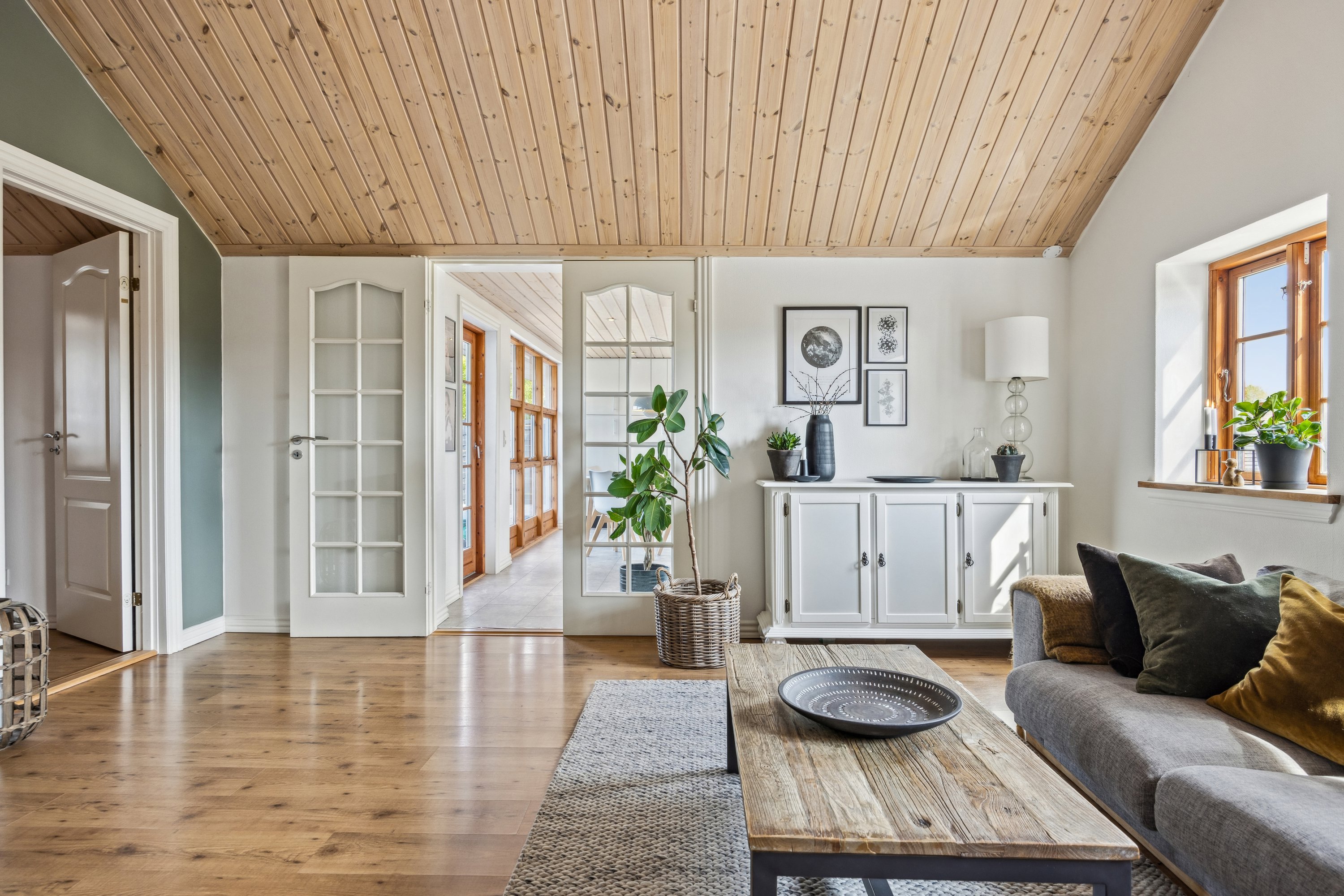 Fremhævet stue billede i fuldskærmstilstand. Billede af Løkkegade 27, Kaas, 9490 Pandrup