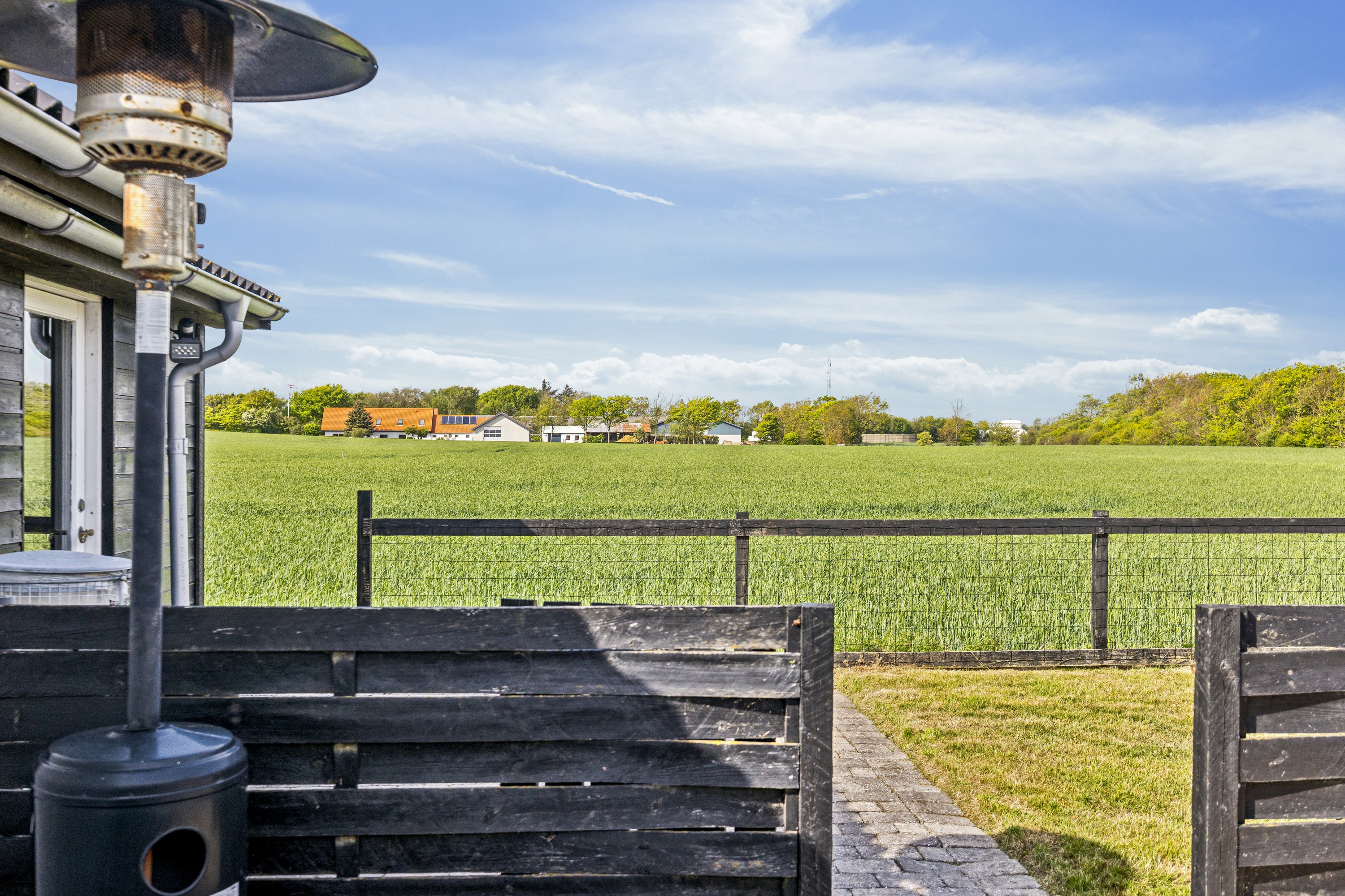 Fremhævet terrasse billede i fuldskærmstilstand. Billede af Løkkegade 27, Kaas, 9490 Pandrup