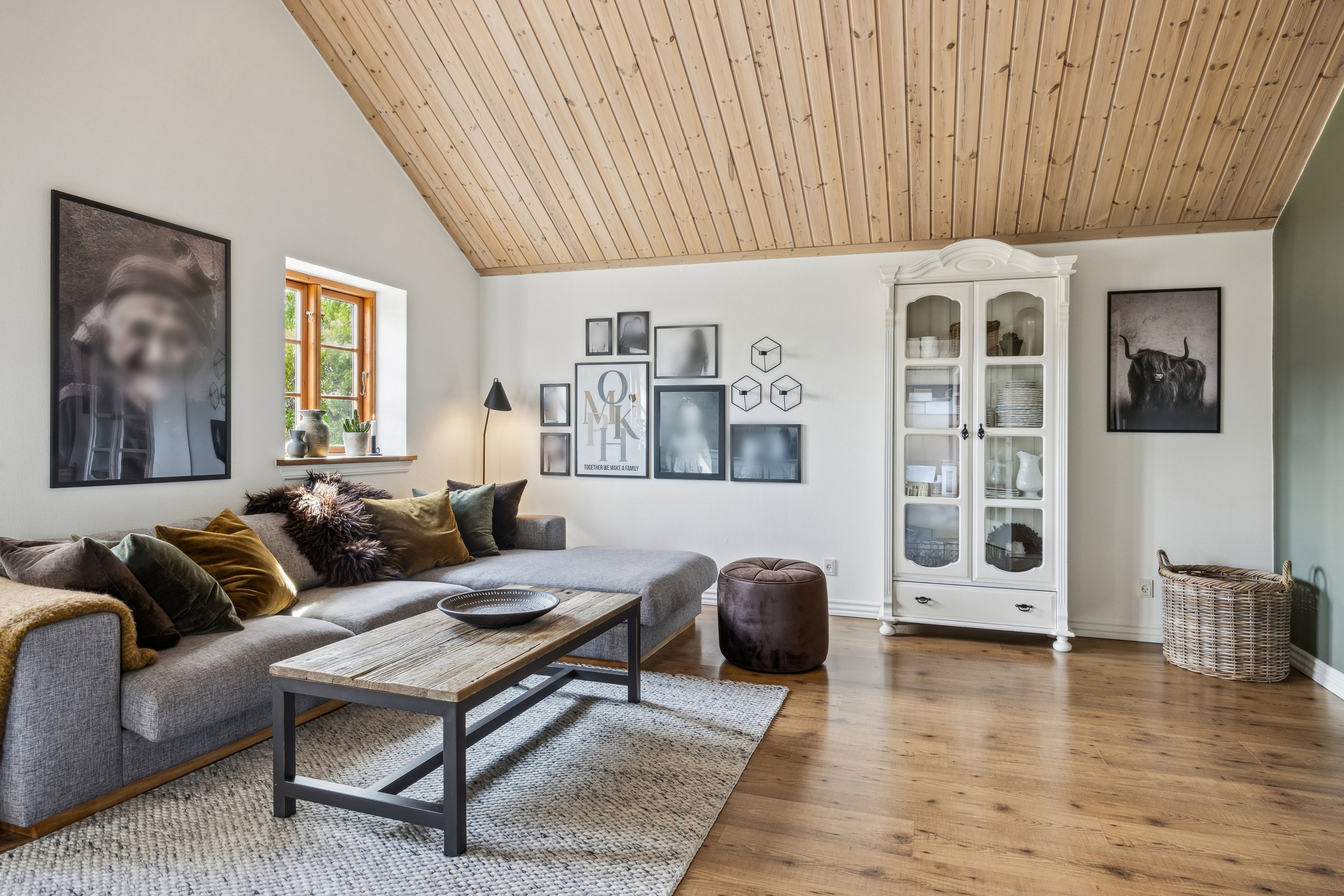 Fremhævet stue billede i fuldskærmstilstand. Billede af Løkkegade 27, Kaas, 9490 Pandrup