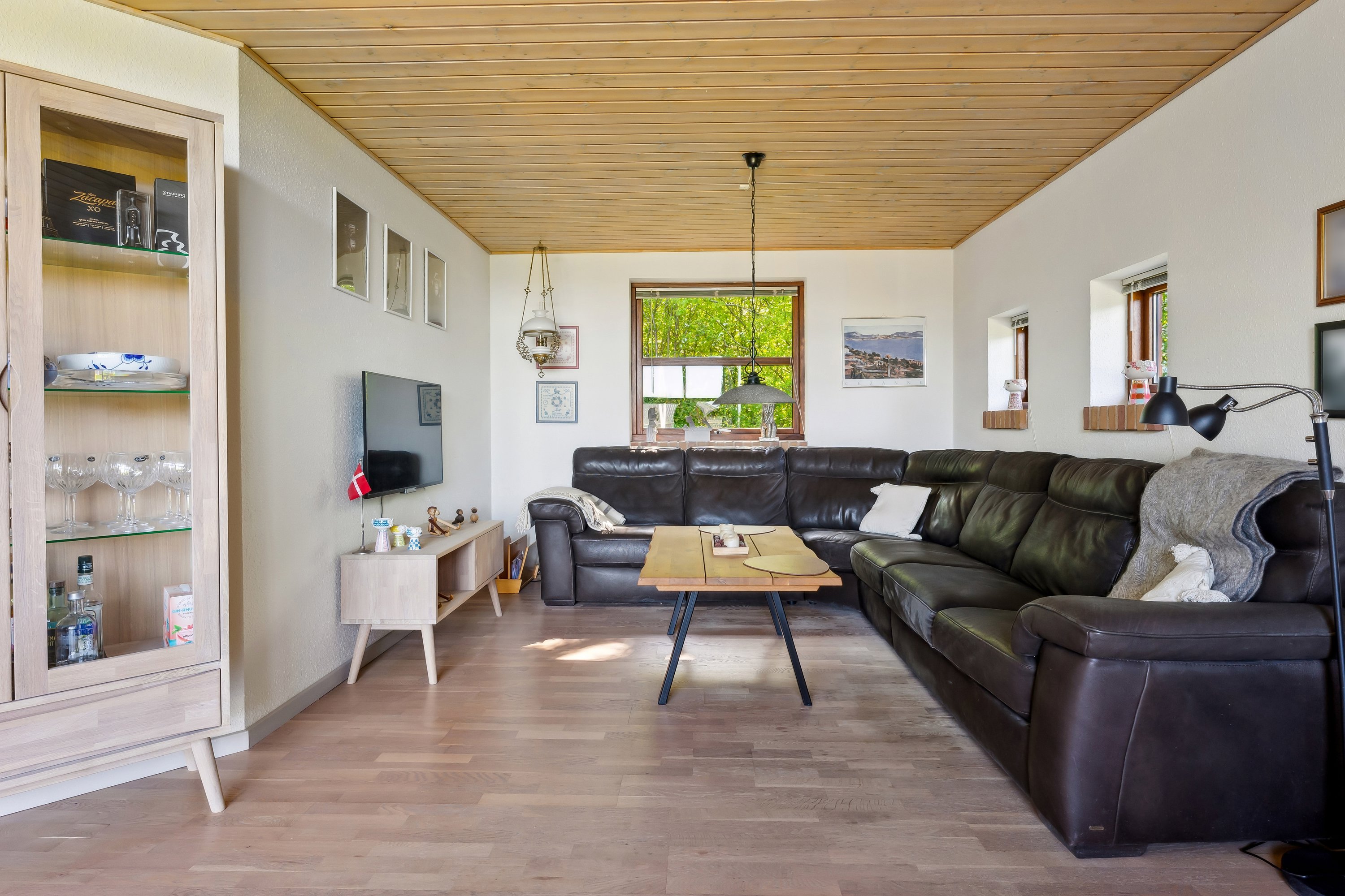 Fremhævet stue billede i fuldskærmstilstand. Billede af Hjortespringet 6, 8850 Bjerringbro