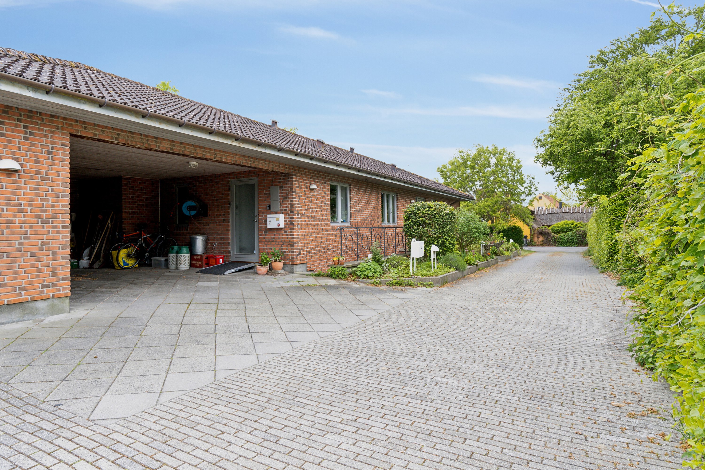 Fremhævet set fra vejen billede i fuldskærmstilstand. Billede af Arresødalvej 11C, Vinderød, 3300 Frederiksværk