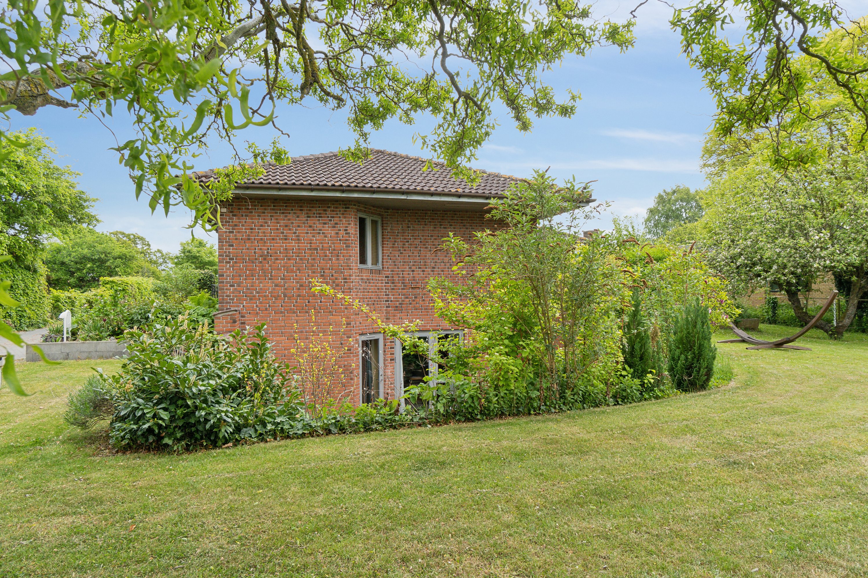 Fremhævet set fra haven billede i fuldskærmstilstand. Billede af Arresødalvej 11C, Vinderød, 3300 Frederiksværk