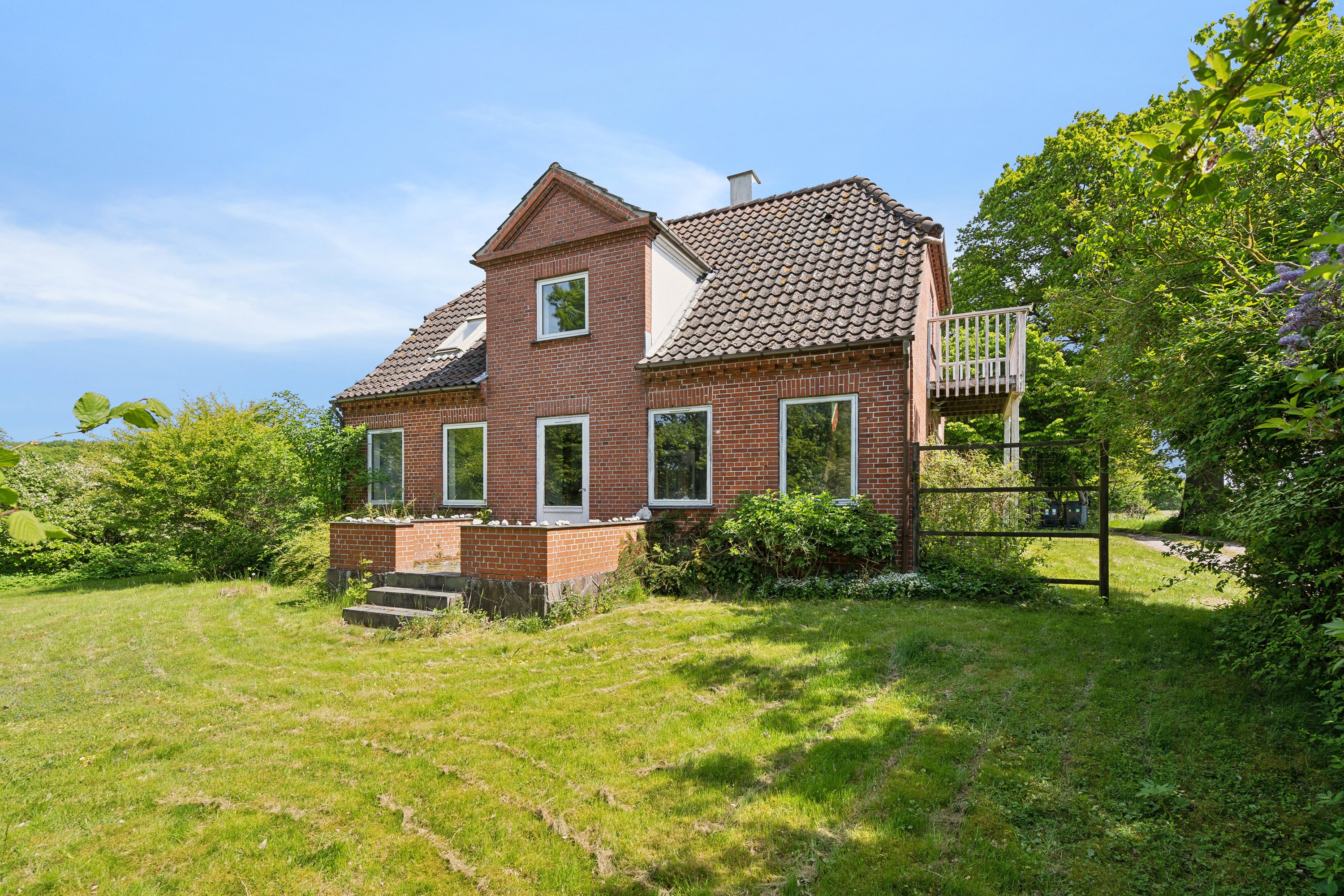 Fremhævet set fra haven billede i fuldskærmstilstand. Billede af Eskebjergvej 16, 5762 Vester Skerninge