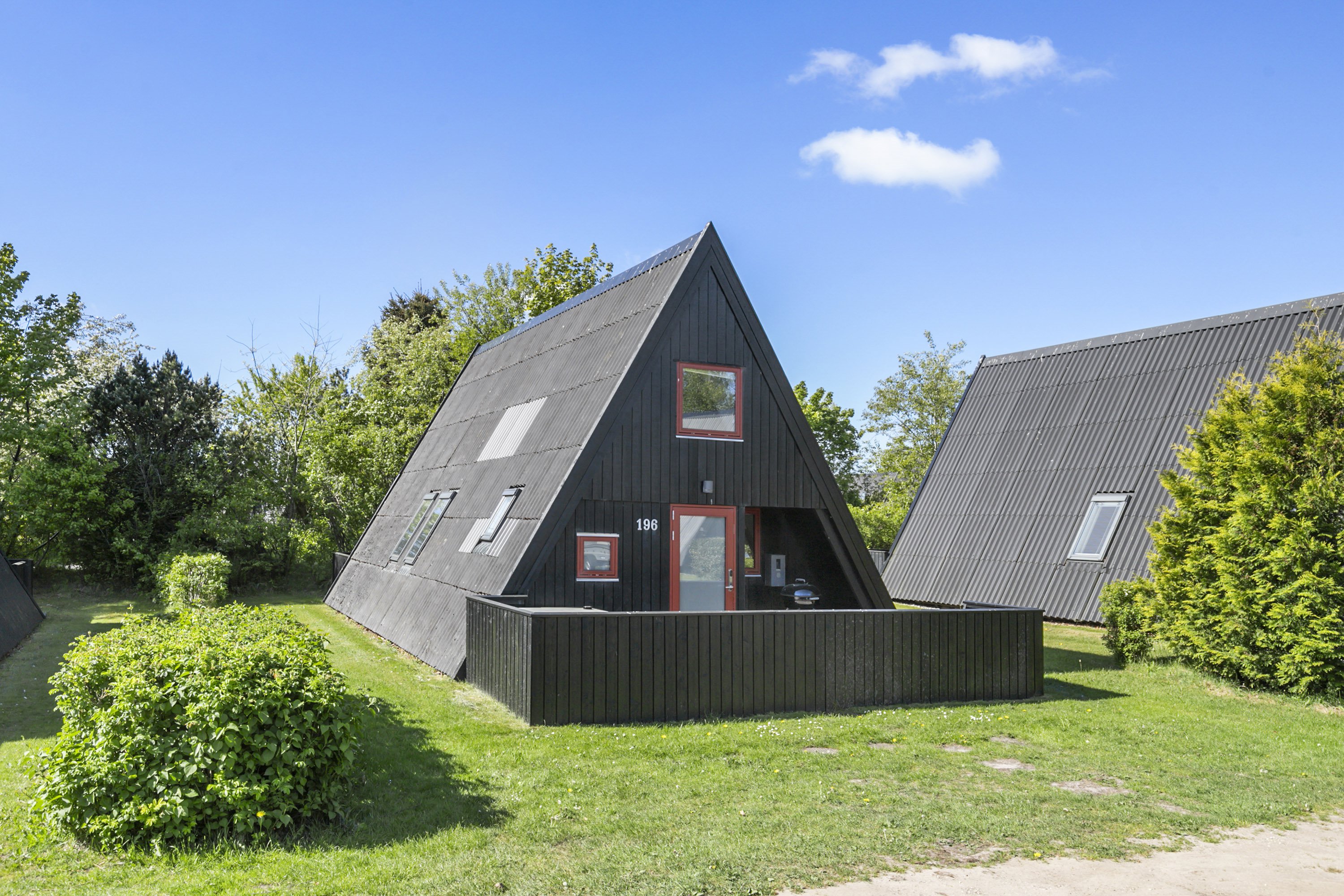 Fremhævet facade billede i fuldskærmstilstand. Billede af Golfsvinget 196, Gatten, 9640 Farsø