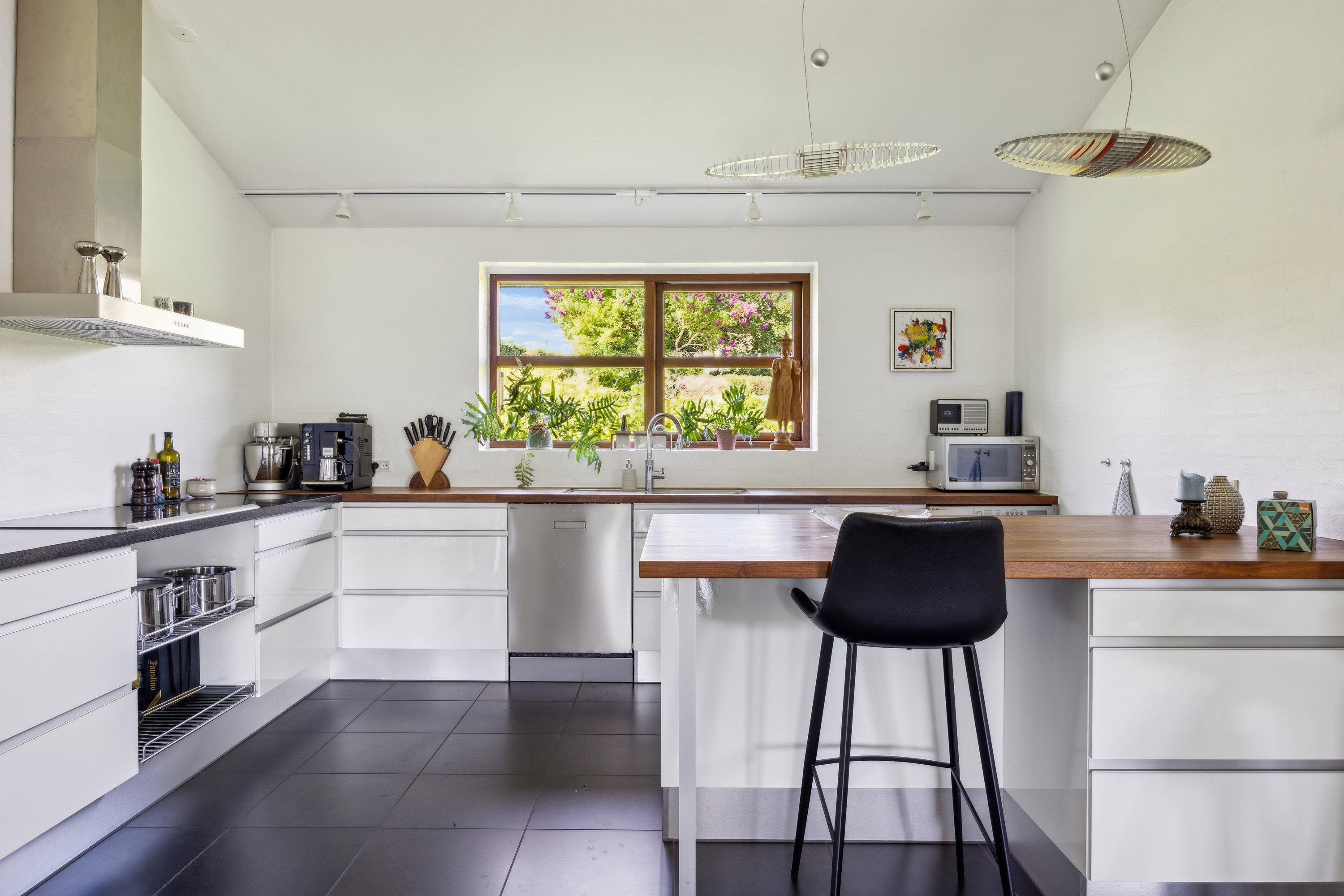 Fremhævet køkken billede i fuldskærmstilstand. Billede af Toftevej 26, Egsmarklund, 8400 Ebeltoft