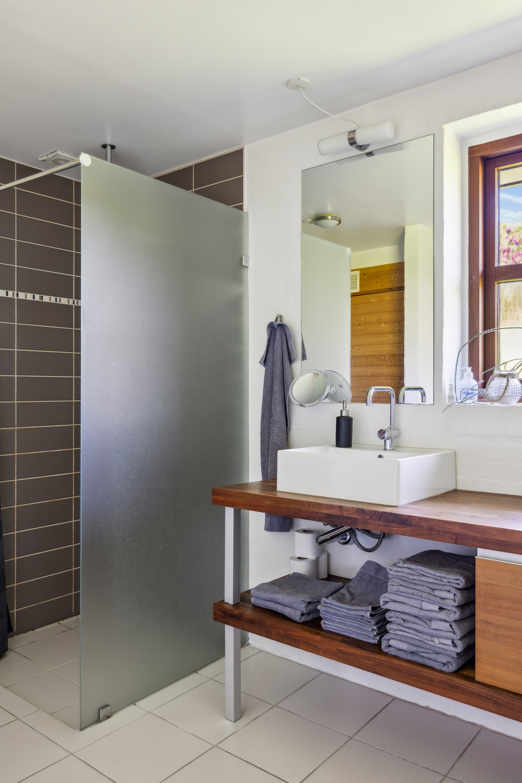 Fremhævet badeværelse billede i fuldskærmstilstand. Billede af Toftevej 26, Egsmarklund, 8400 Ebeltoft