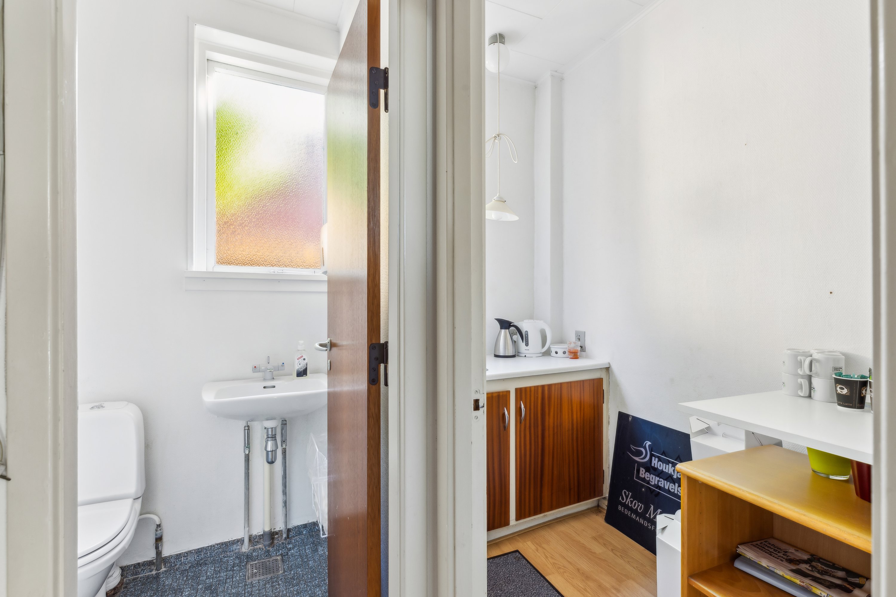 Fremhævet toilet/te køkken billede i fuldskærmstilstand. Billede af Grønnegade 2, 6760 Ribe