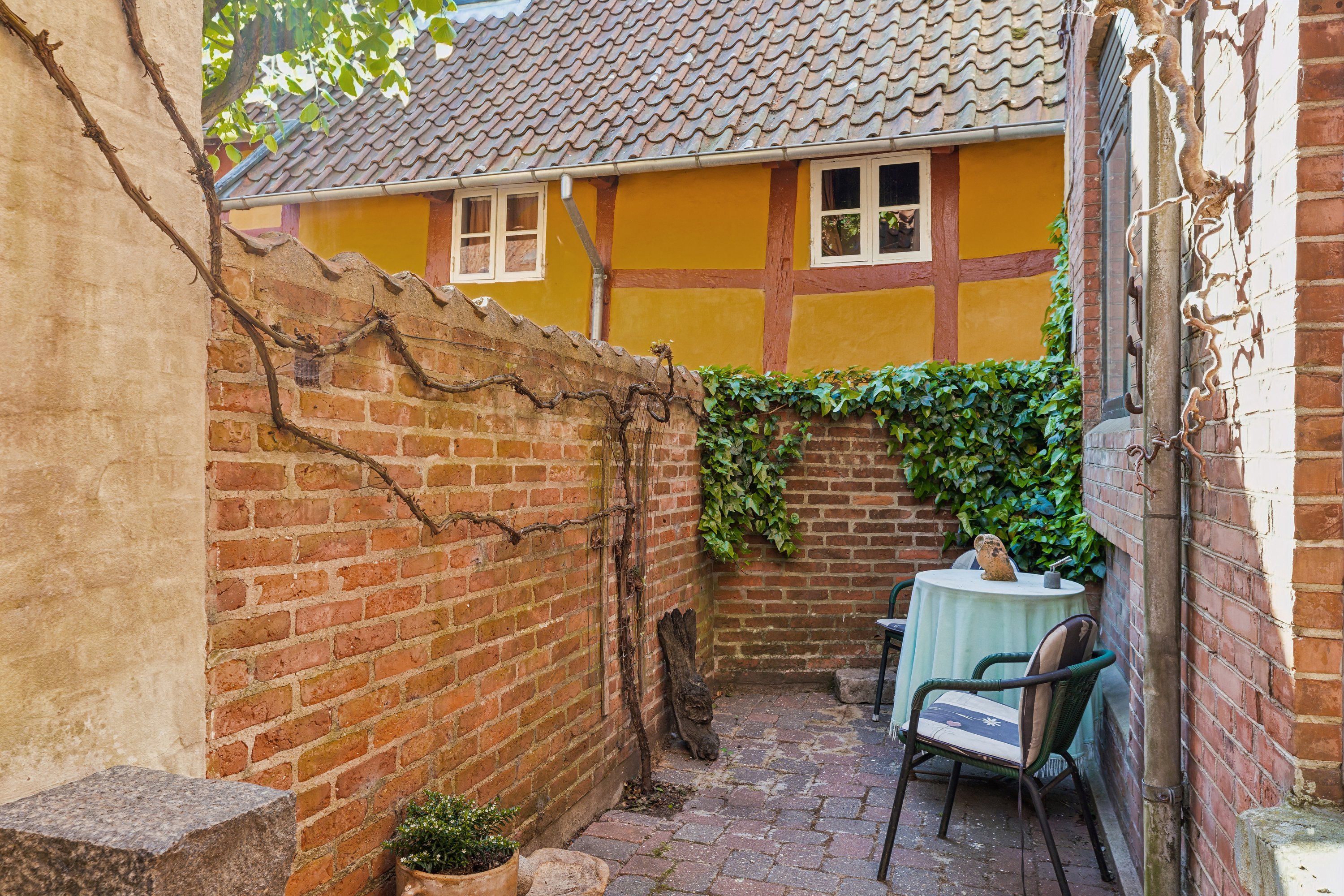 Fremhævet gårdhave billede i fuldskærmstilstand. Billede af Grønnegade 2, 6760 Ribe