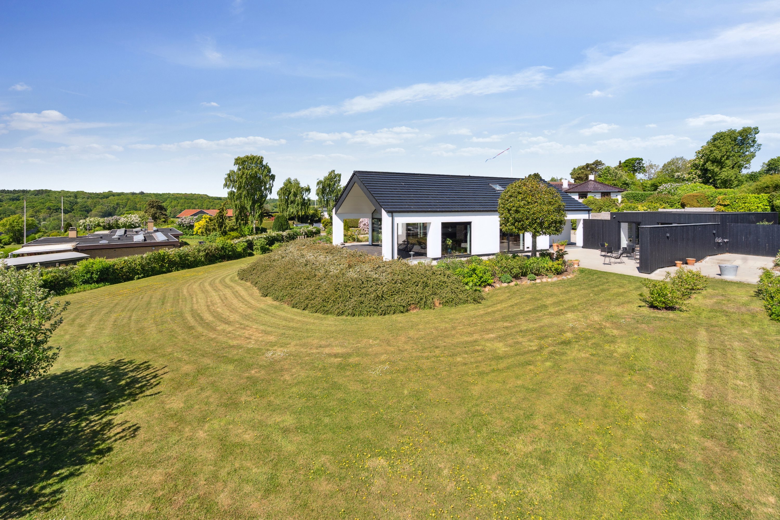 Fremhævet set fra haven billede i fuldskærmstilstand. Billede af Dyrhave 64, 6200 Aabenraa