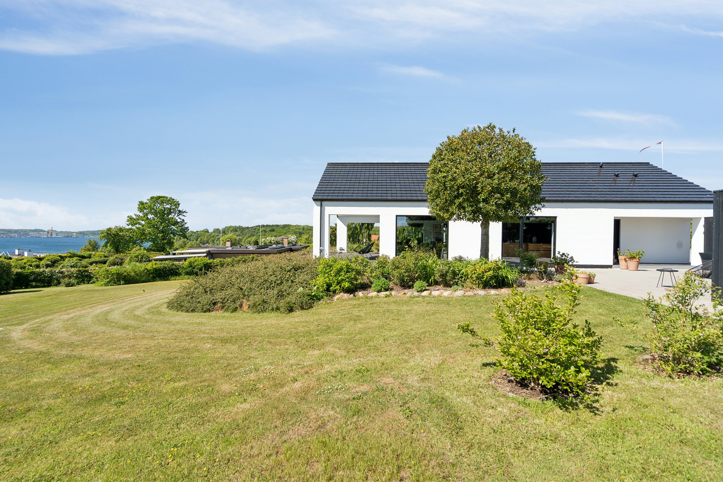 Fremhævet set fra haven billede i fuldskærmstilstand. Billede af Dyrhave 64, 6200 Aabenraa