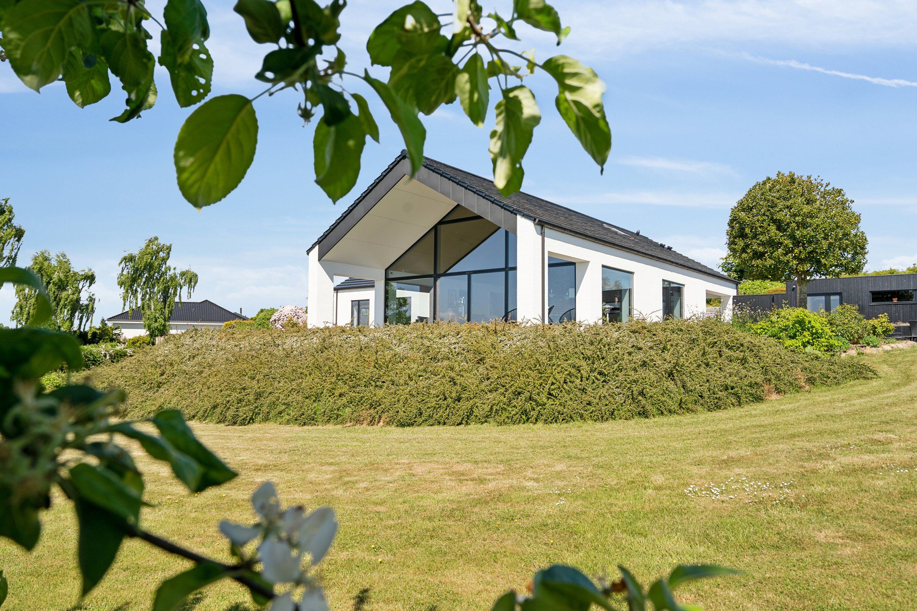 Miniaturebillede 2: set fra haven. Billede af Dyrhave 64, 6200 Aabenraa