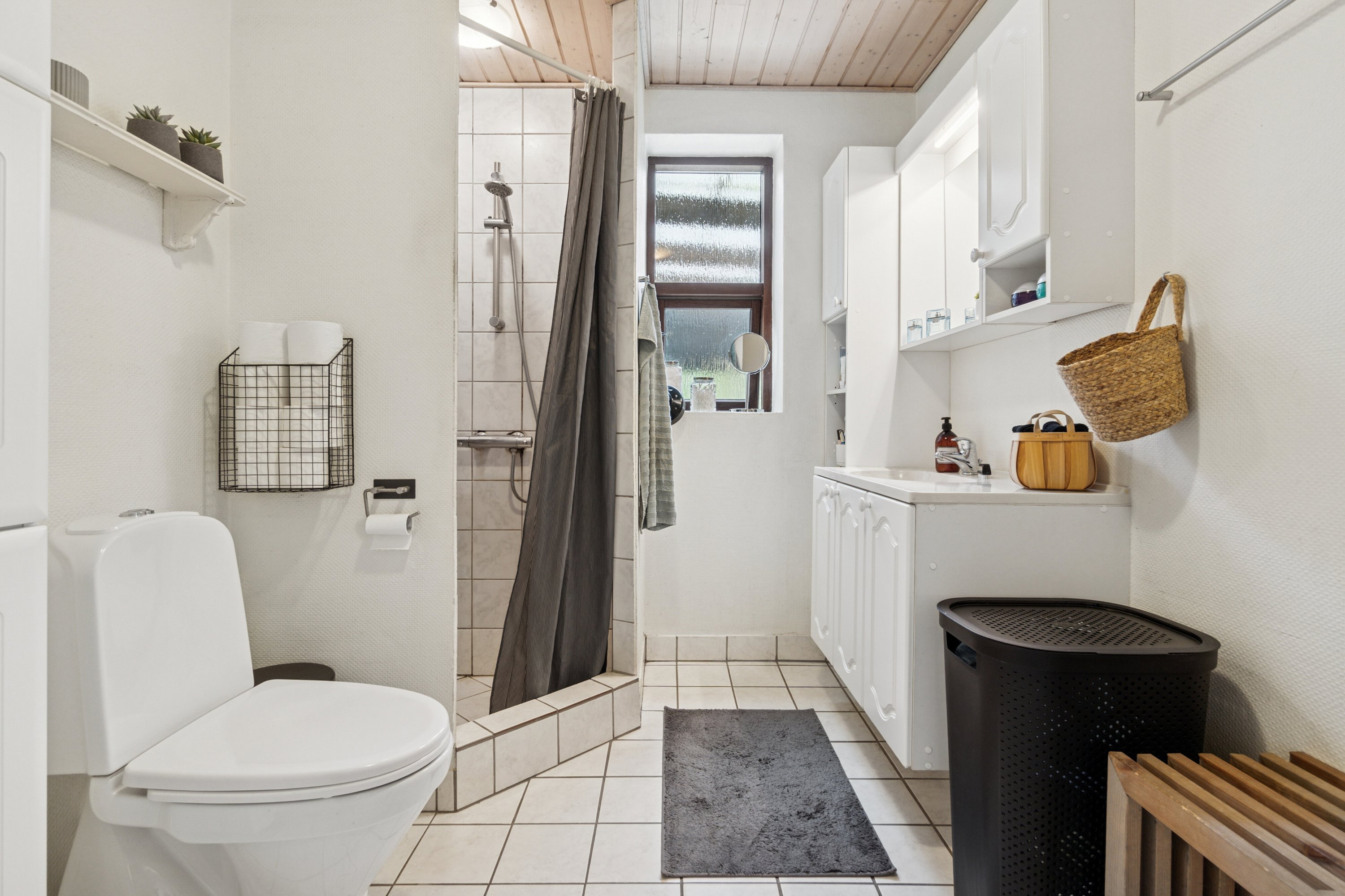 Fremhævet badeværelse billede i fuldskærmstilstand. Billede af Rønheden 4, 7755 Bedsted Thy