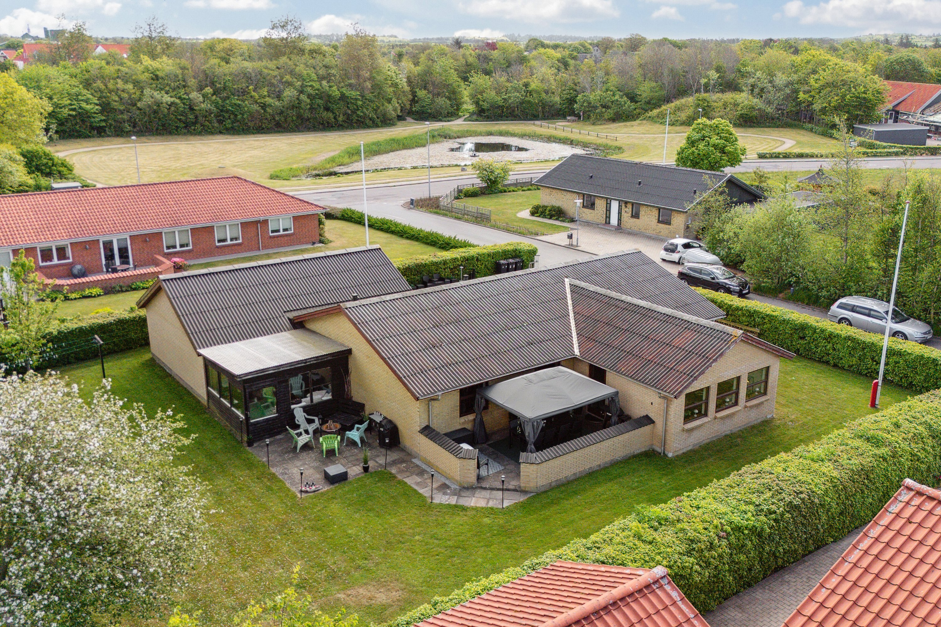 Fremhævet set fra haven billede i fuldskærmstilstand. Billede af Rønheden 4, 7755 Bedsted Thy