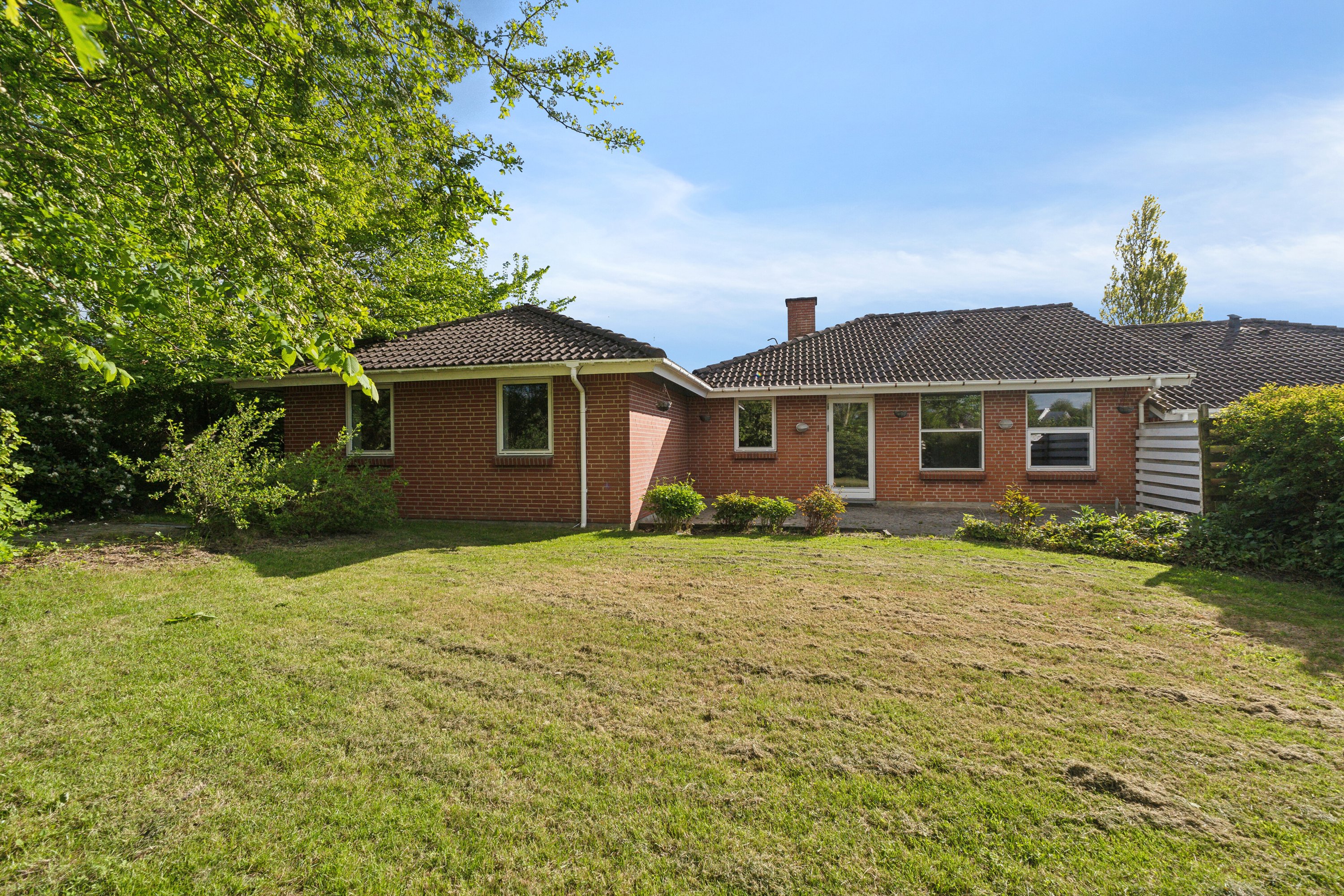 Miniaturebillede 1: set fra haven. Billede af Falkevej 10B, Lendum, 9870 Sindal