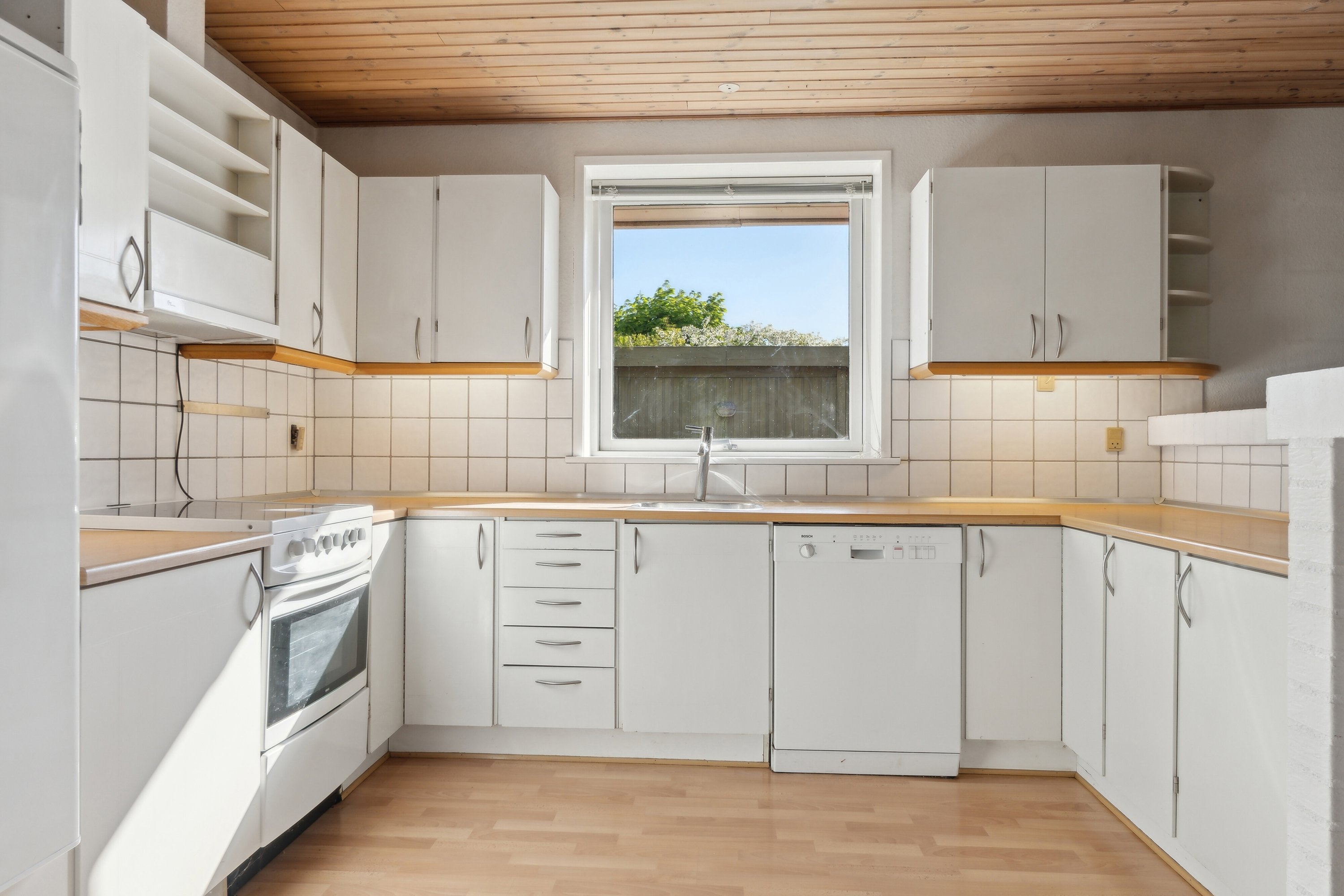 Miniaturebillede 2: køkken. Billede af Falkevej 10B, Lendum, 9870 Sindal