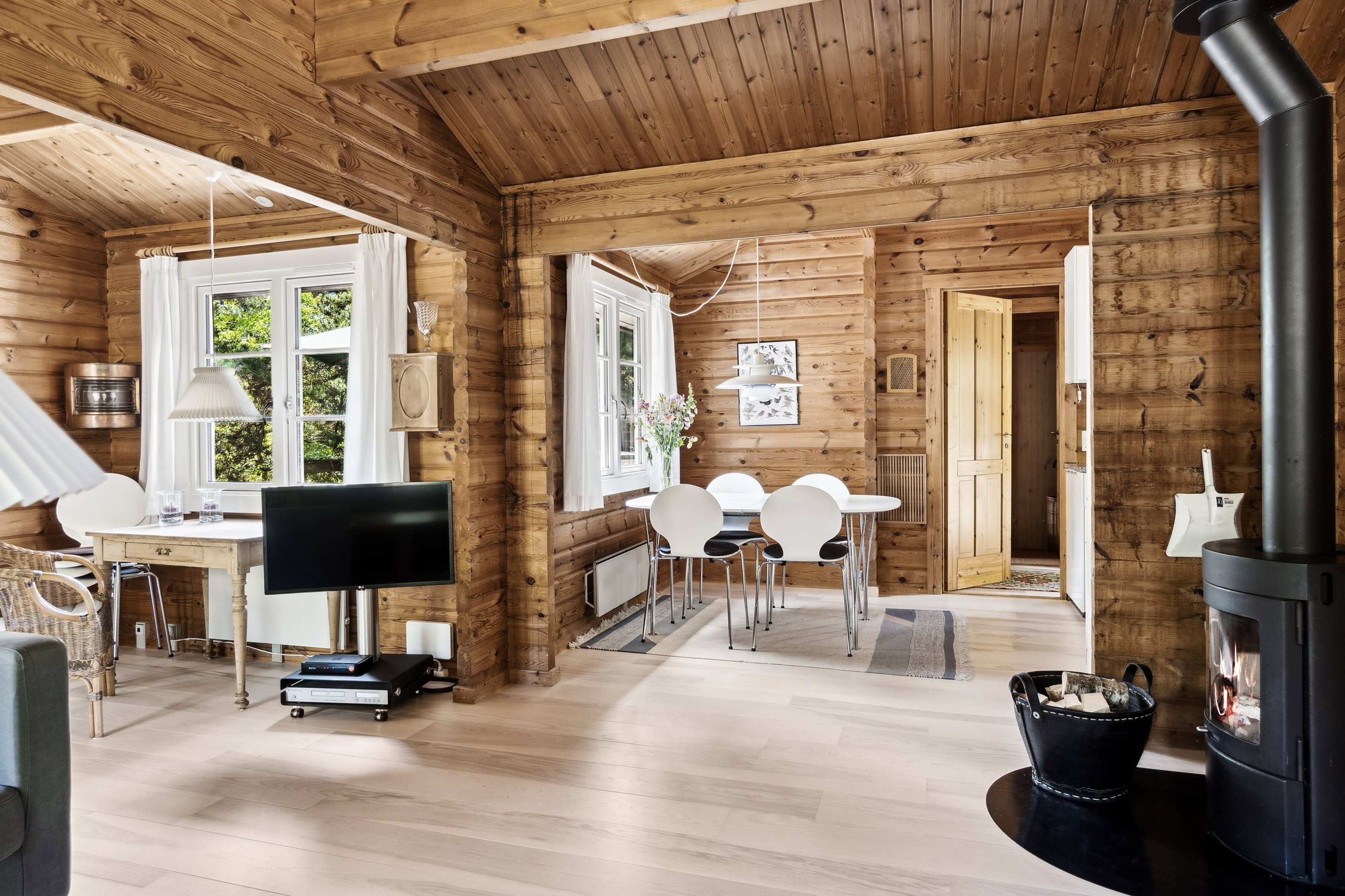 Fremhævet stue billede i fuldskærmstilstand. Billede af Poppelvej 20, 4500 Nykøbing Sj