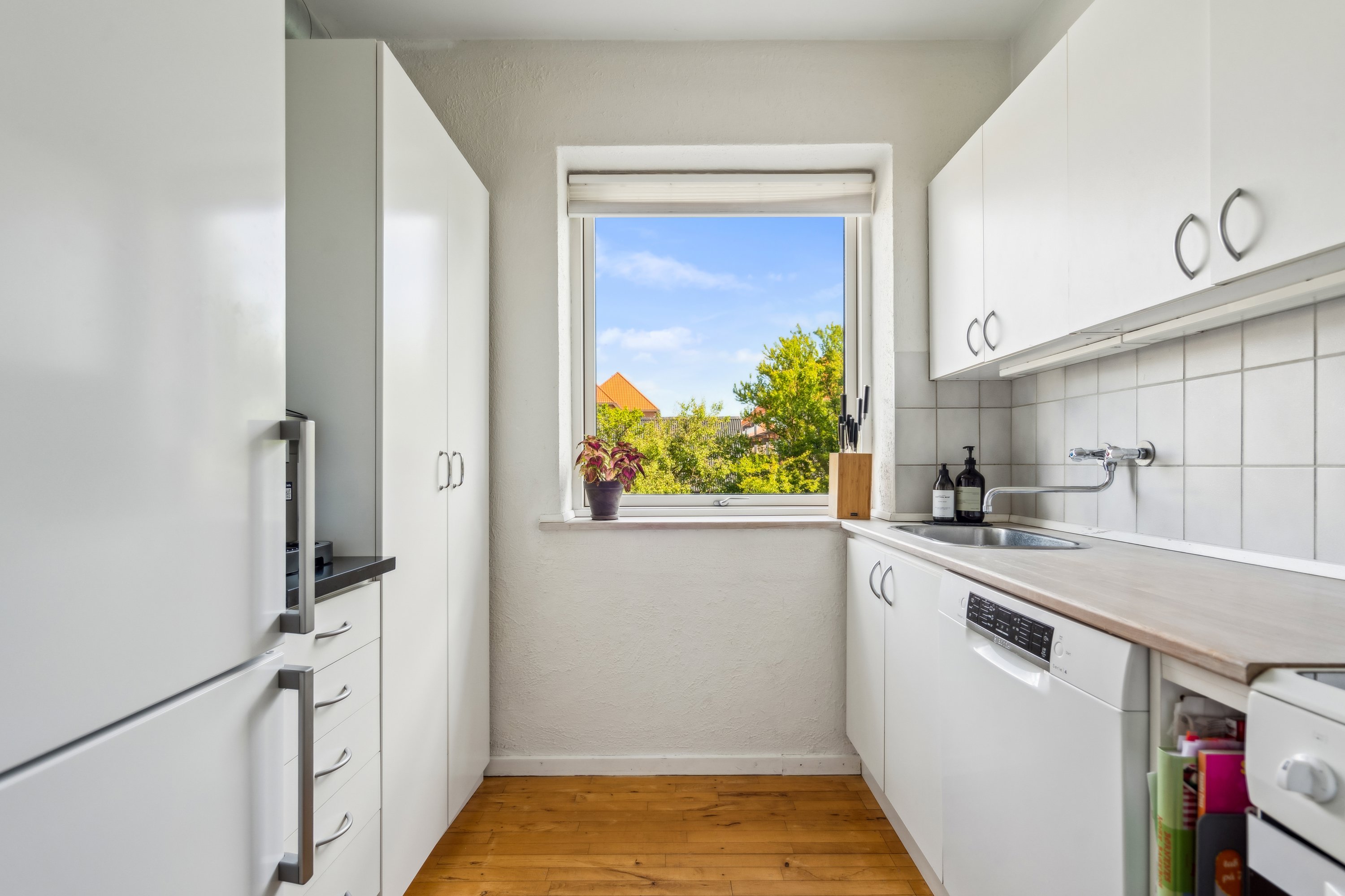 Fremhævet køkken billede i fuldskærmstilstand. Billede af Poul Buås Vej 36, 1. tv., 9000 Aalborg