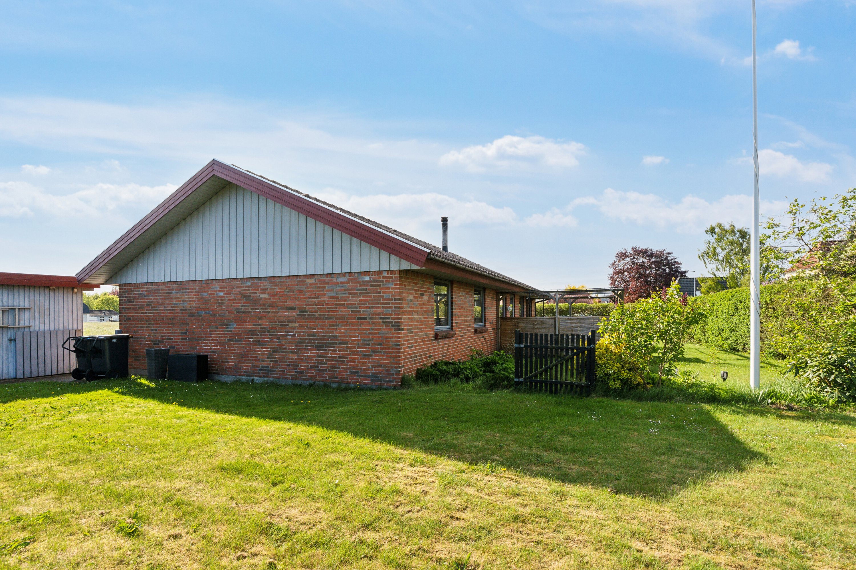 Fremhævet set fra haven billede i fuldskærmstilstand. Billede af Nørre Alle 12, 9881 Bindslev