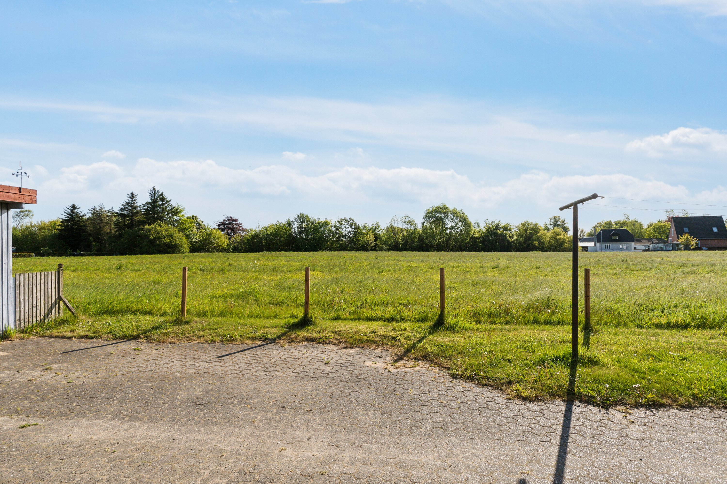 Fremhævet udendørs billede i fuldskærmstilstand. Billede af Nørre Alle 12, 9881 Bindslev