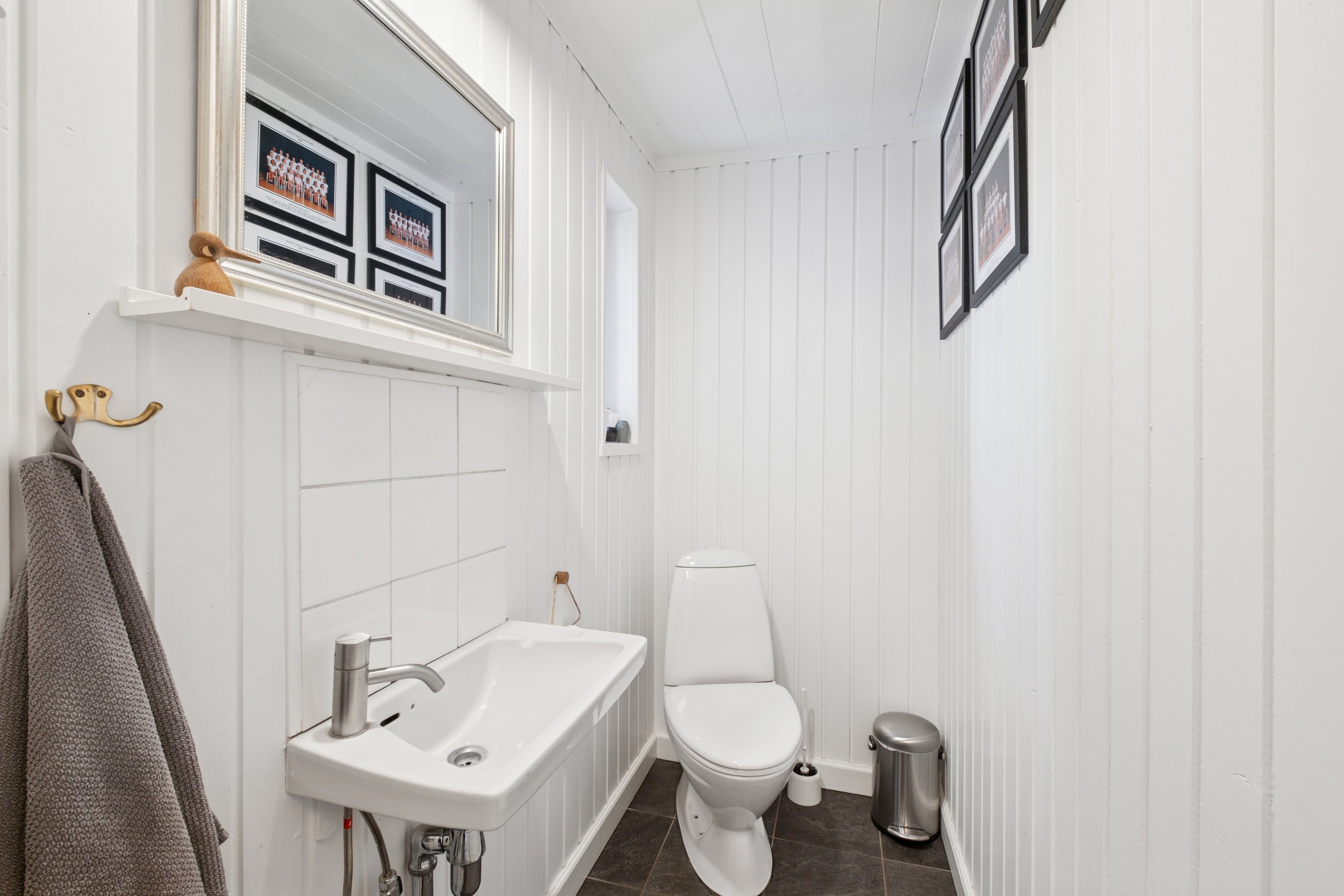 Fremhævet badeværelse billede i fuldskærmstilstand. Billede af Torndalsvej 13, Åstrup, 9240 Nibe