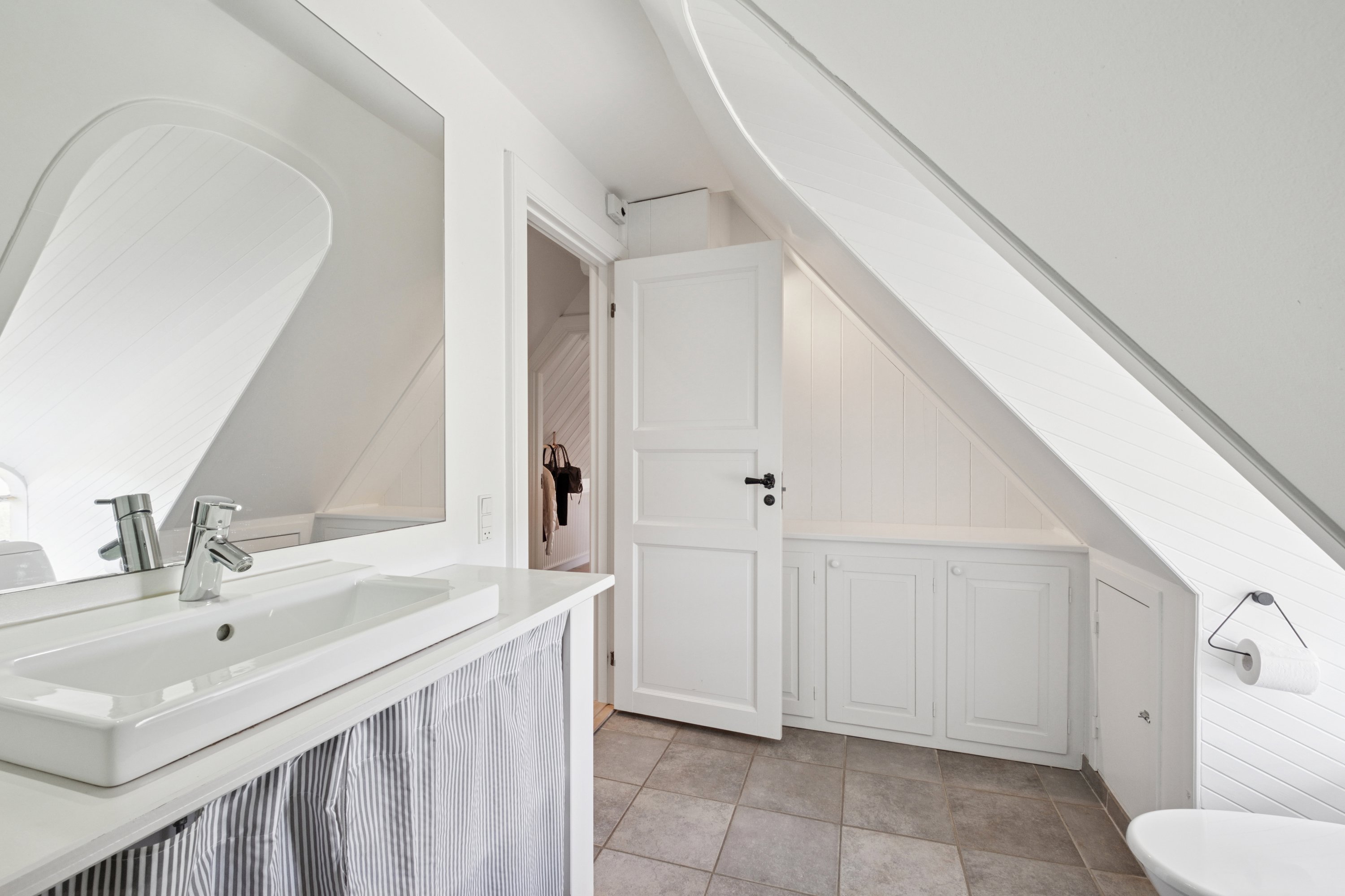 Fremhævet badeværelse billede i fuldskærmstilstand. Billede af Torndalsvej 13, Åstrup, 9240 Nibe