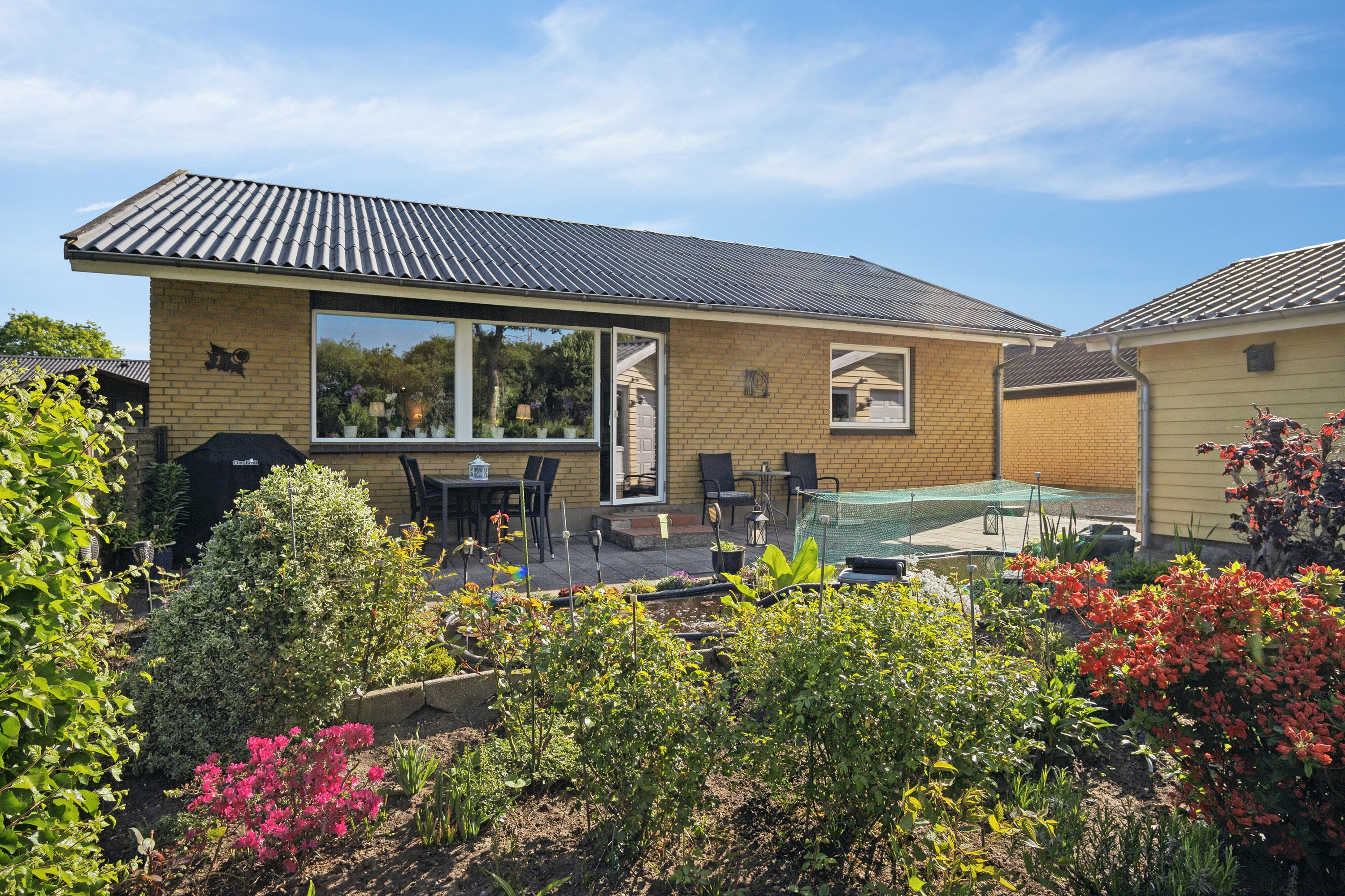 Miniaturebillede 1: ejendommen set fra haven. Billede af Ellundvej 5, Bov, 6330 Padborg