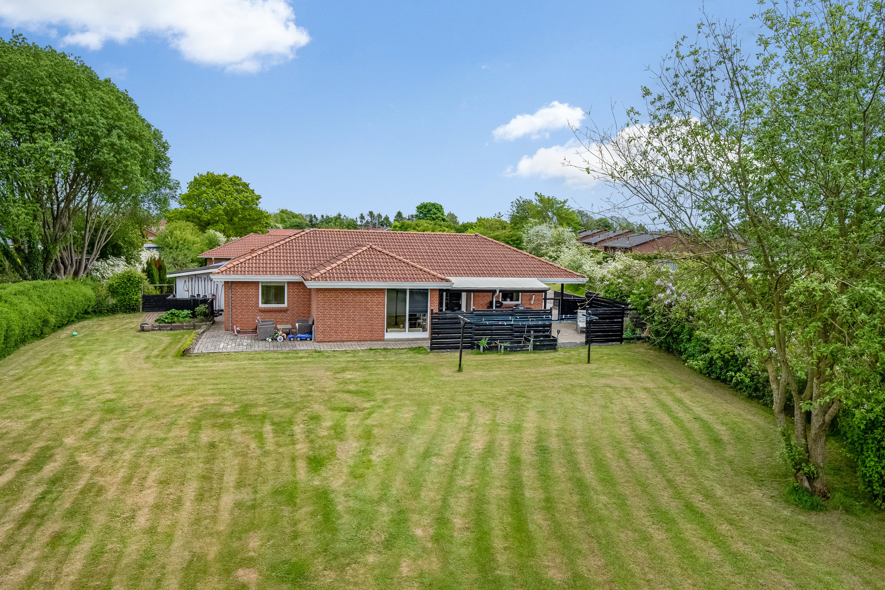 Fremhævet mastefoto billede i fuldskærmstilstand. Billede af Hechtsvej 28, 6052 Viuf