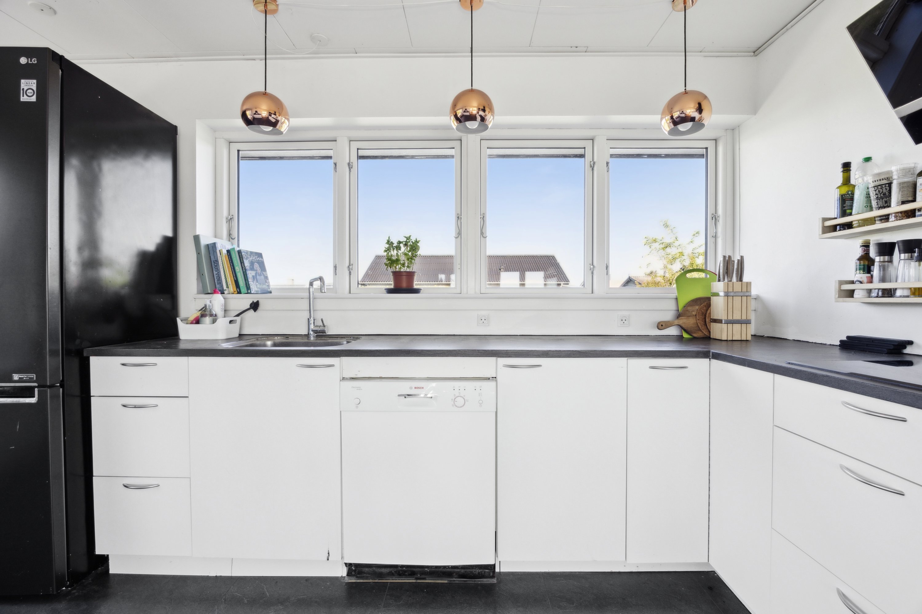 Fremhævet køkken billede i fuldskærmstilstand. Billede af Fennevej 8, 4671 Strøby