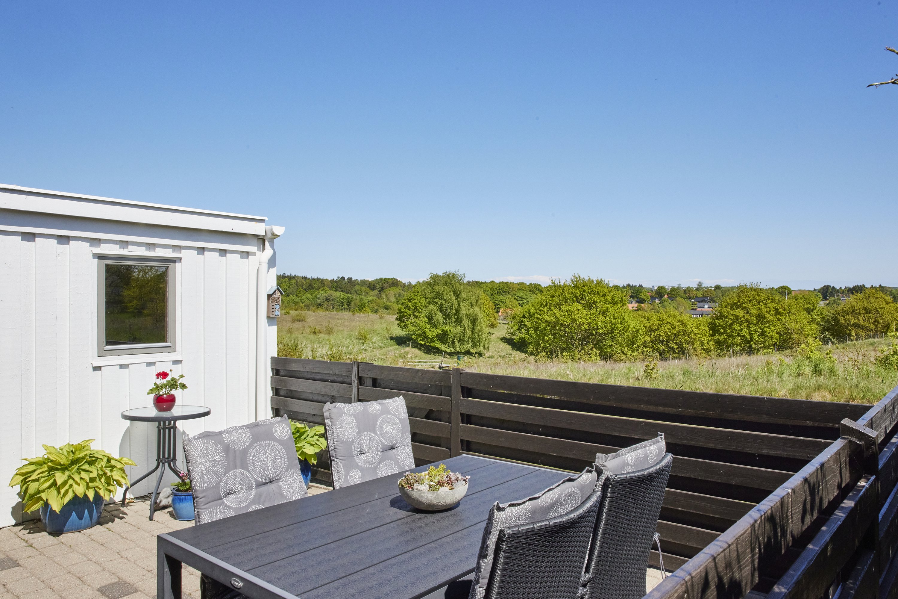 Fremhævet terrasse billede i fuldskærmstilstand. Billede af Vestermosevej 6B, Vrold, 8660 Skanderborg