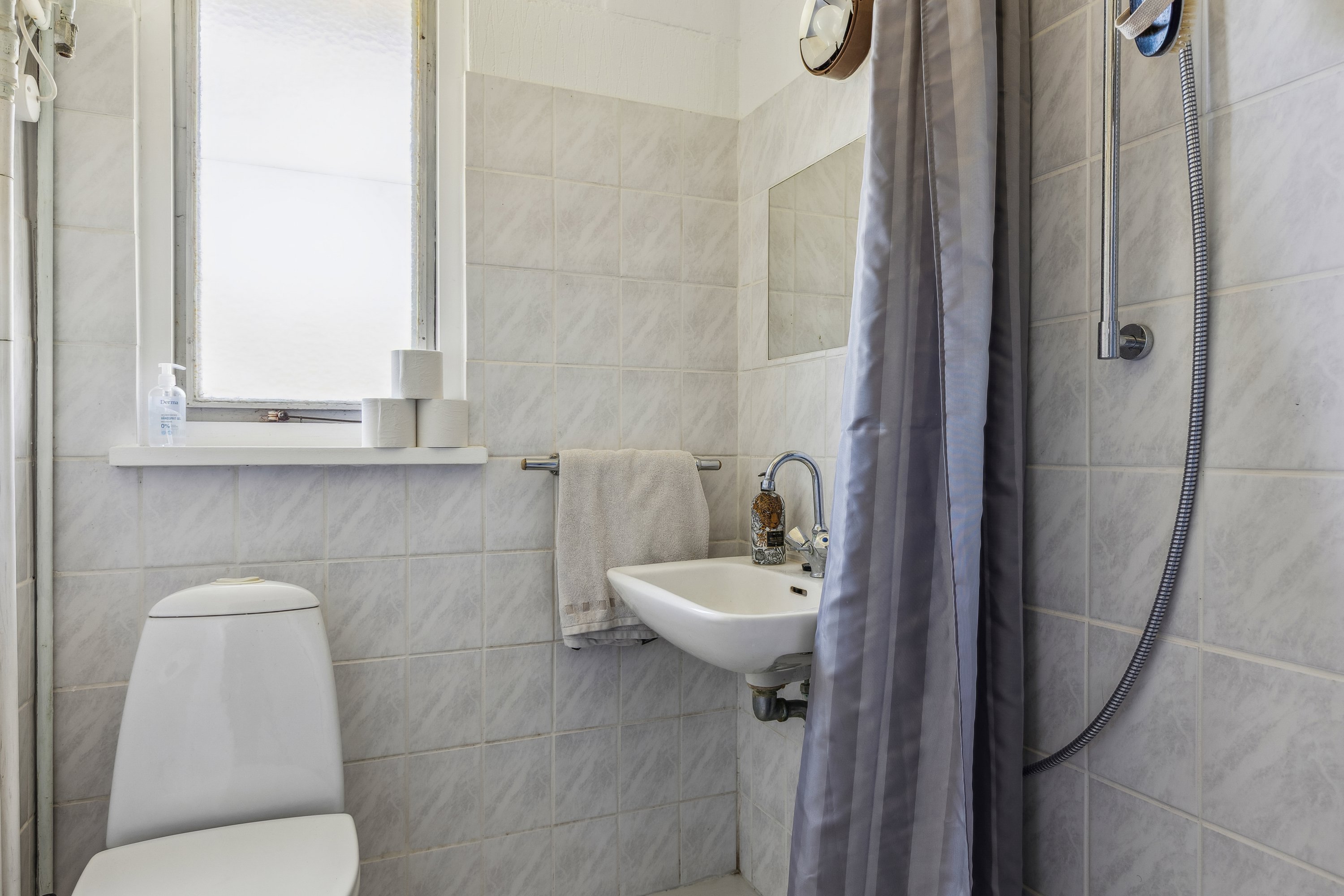 Fremhævet badeværelse billede i fuldskærmstilstand. Billede af Fiskervej 5, Havnsø, 4591 Føllenslev