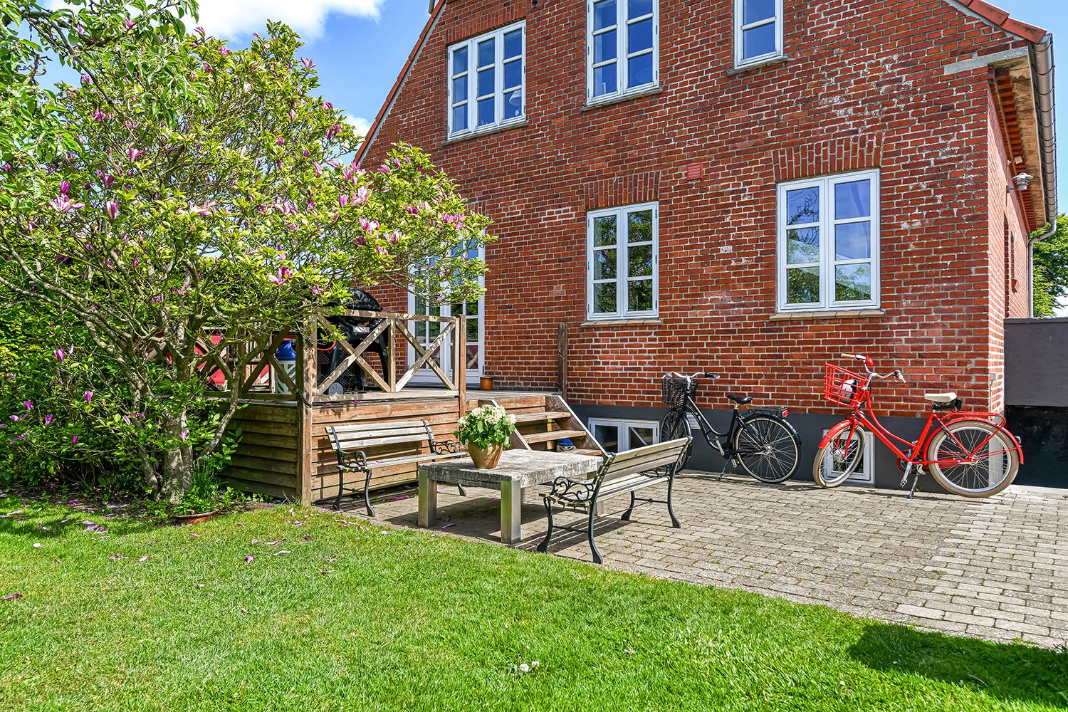 Fremhævet have billede i fuldskærmstilstand. Billede af Skolebakken 6, 6700 Esbjerg