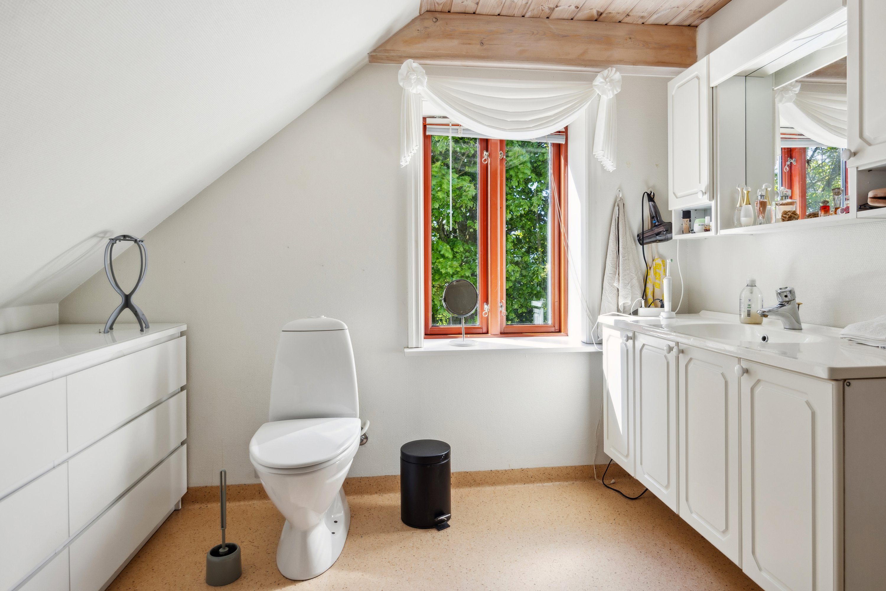 Fremhævet badeværelse billede i fuldskærmstilstand. Billede af Tolstrupvej 6, Thorup, 9330 Dronninglund