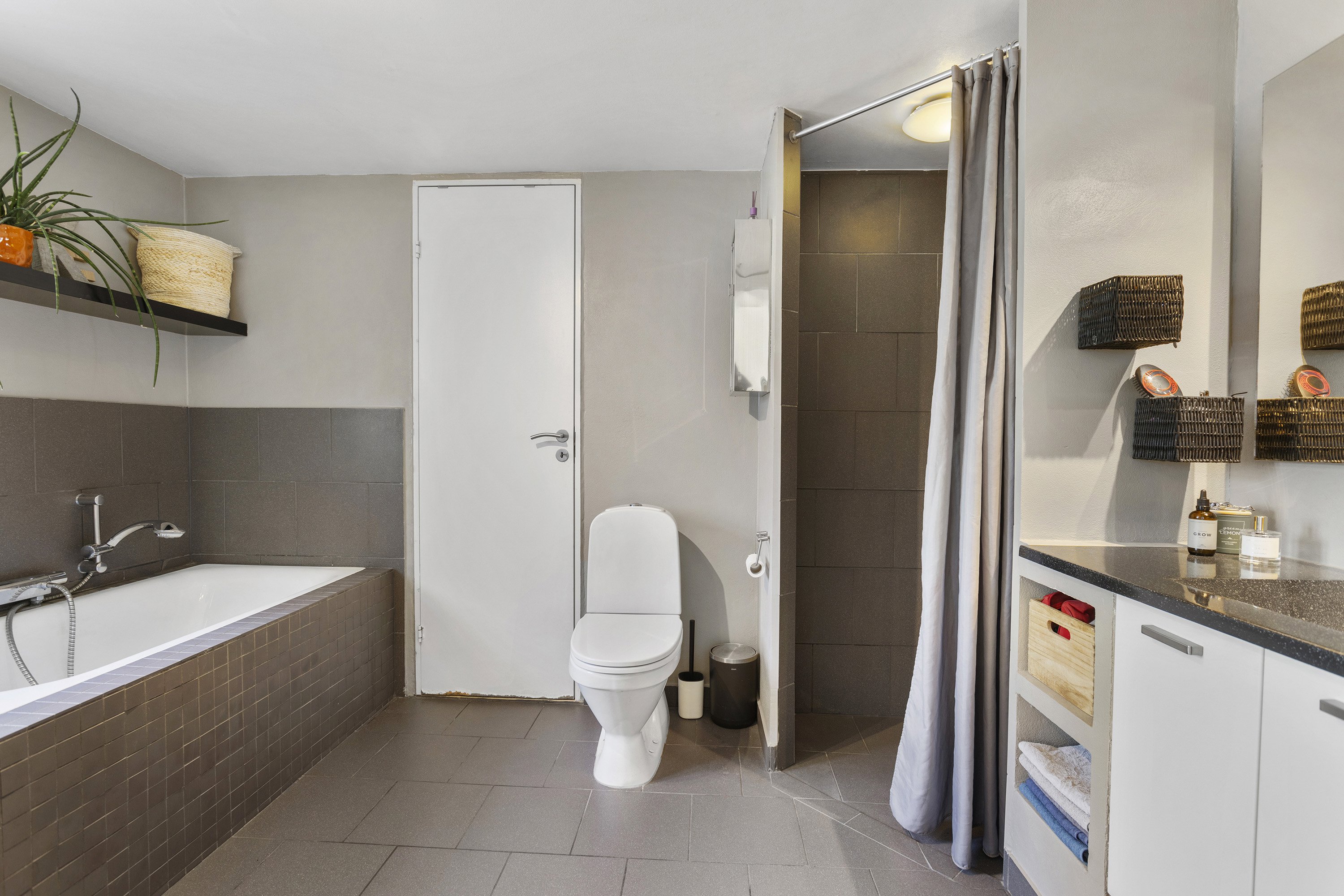 Fremhævet badeværelse billede i fuldskærmstilstand. Billede af Meldahlsvej 2A, 9300 Sæby