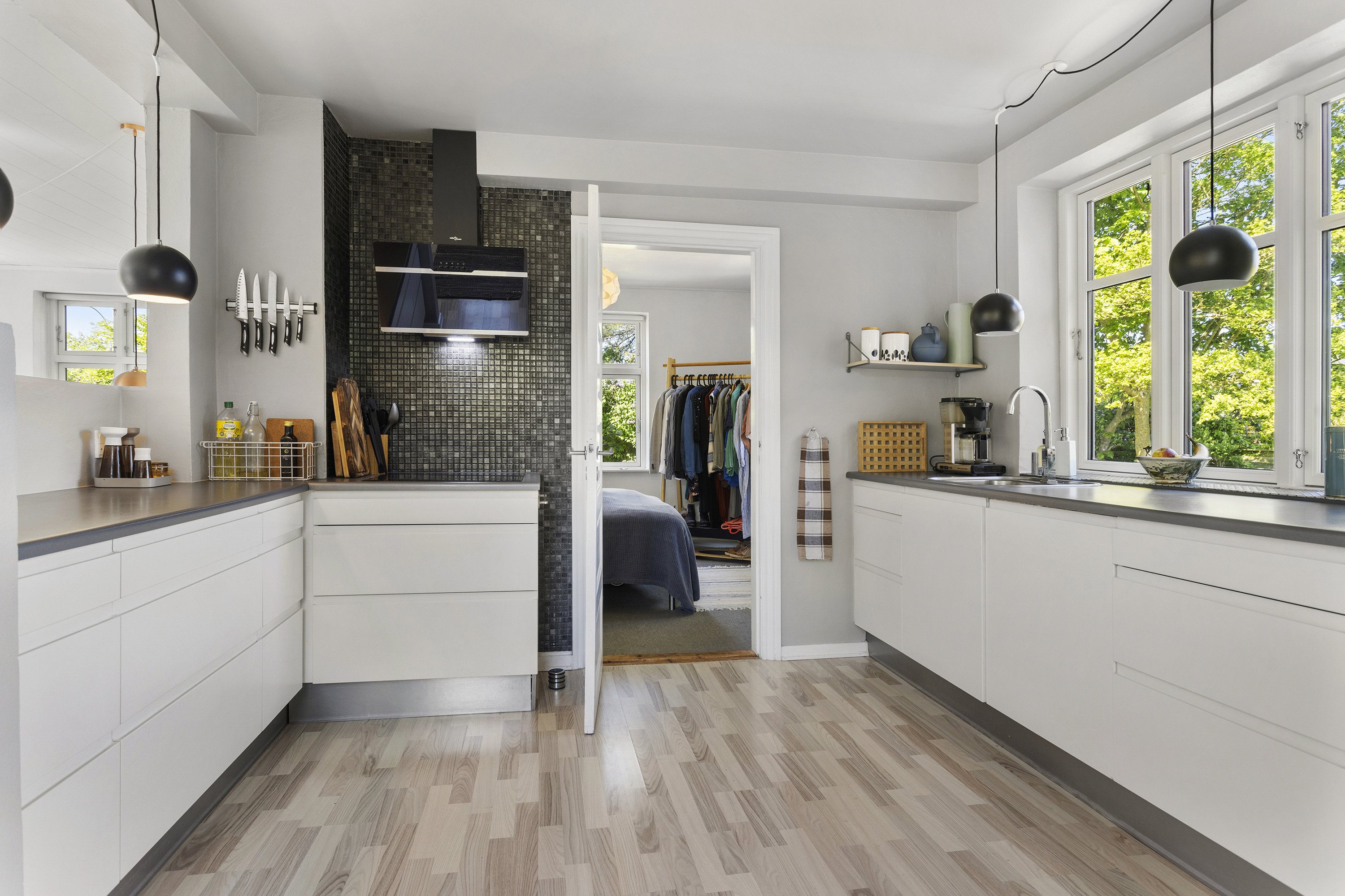 Fremhævet køkken billede i fuldskærmstilstand. Billede af Meldahlsvej 2A, 9300 Sæby