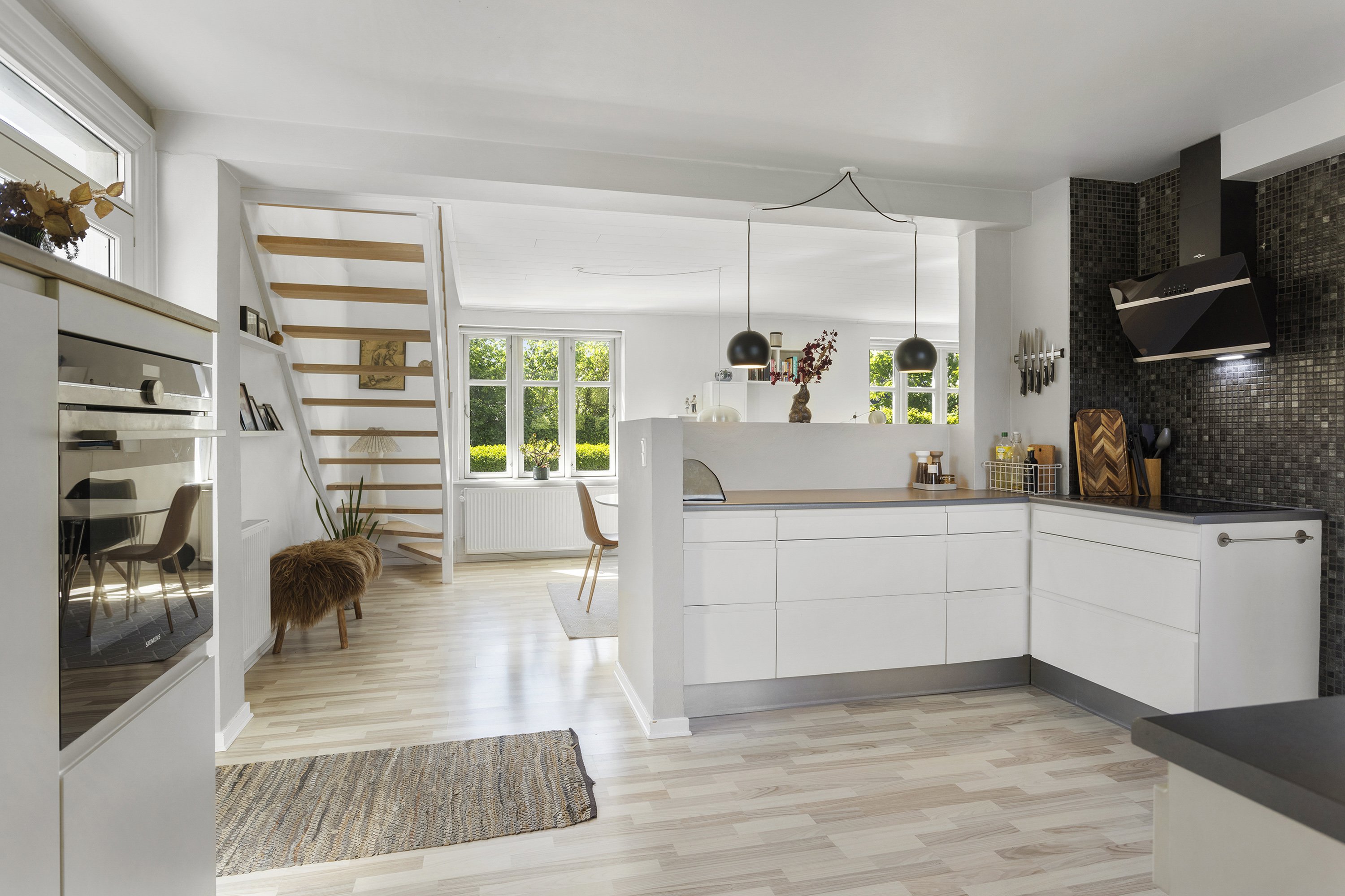 Fremhævet køkken billede i fuldskærmstilstand. Billede af Meldahlsvej 2A, 9300 Sæby