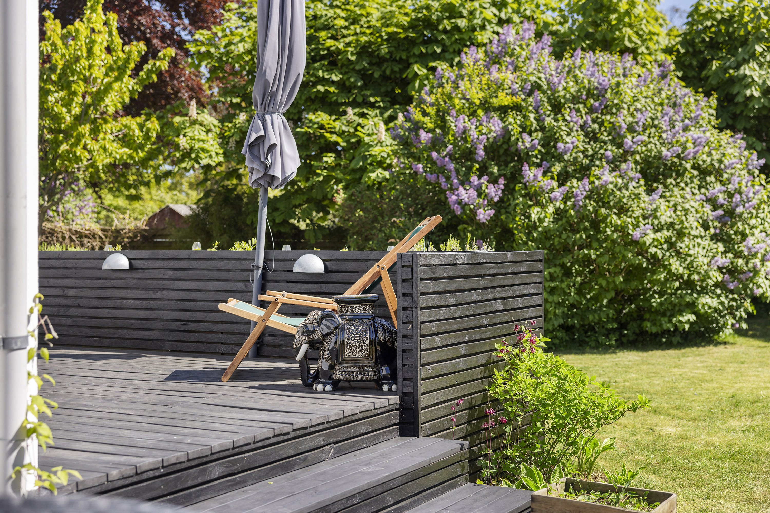 Fremhævet terrasse billede i fuldskærmstilstand. Billede af Meldahlsvej 2A, 9300 Sæby