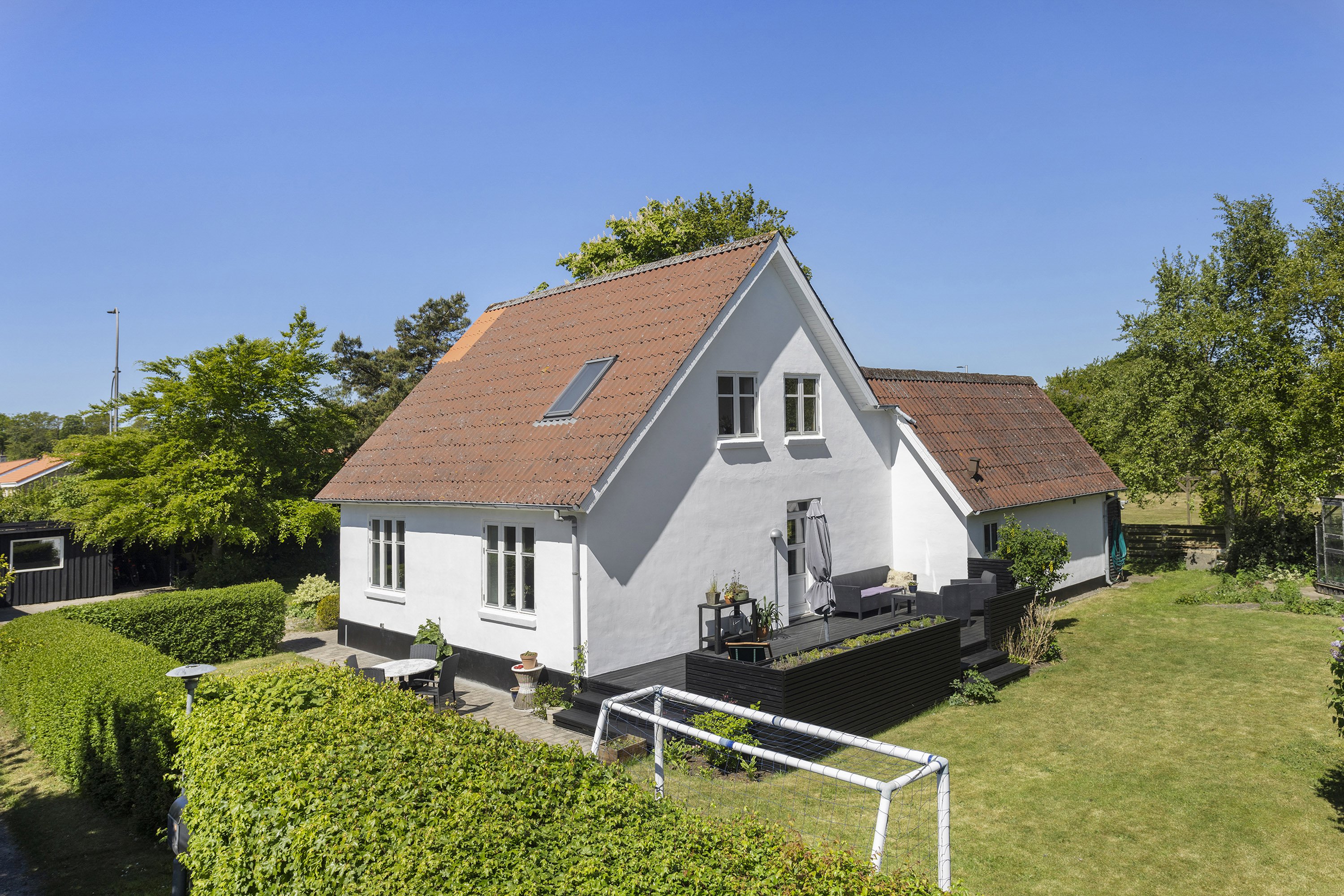 Fremhævet facade billede i fuldskærmstilstand. Billede af Meldahlsvej 2A, 9300 Sæby