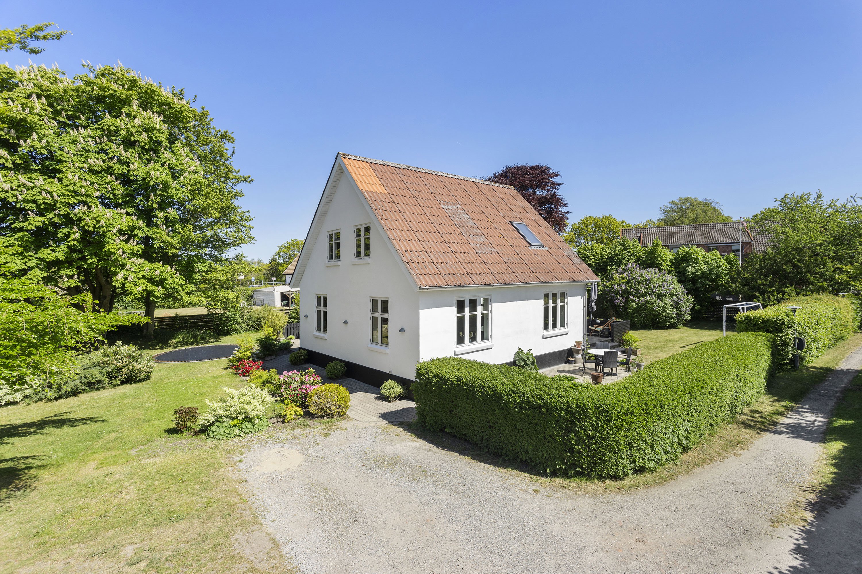 Fremhævet facade billede i fuldskærmstilstand. Billede af Meldahlsvej 2A, 9300 Sæby