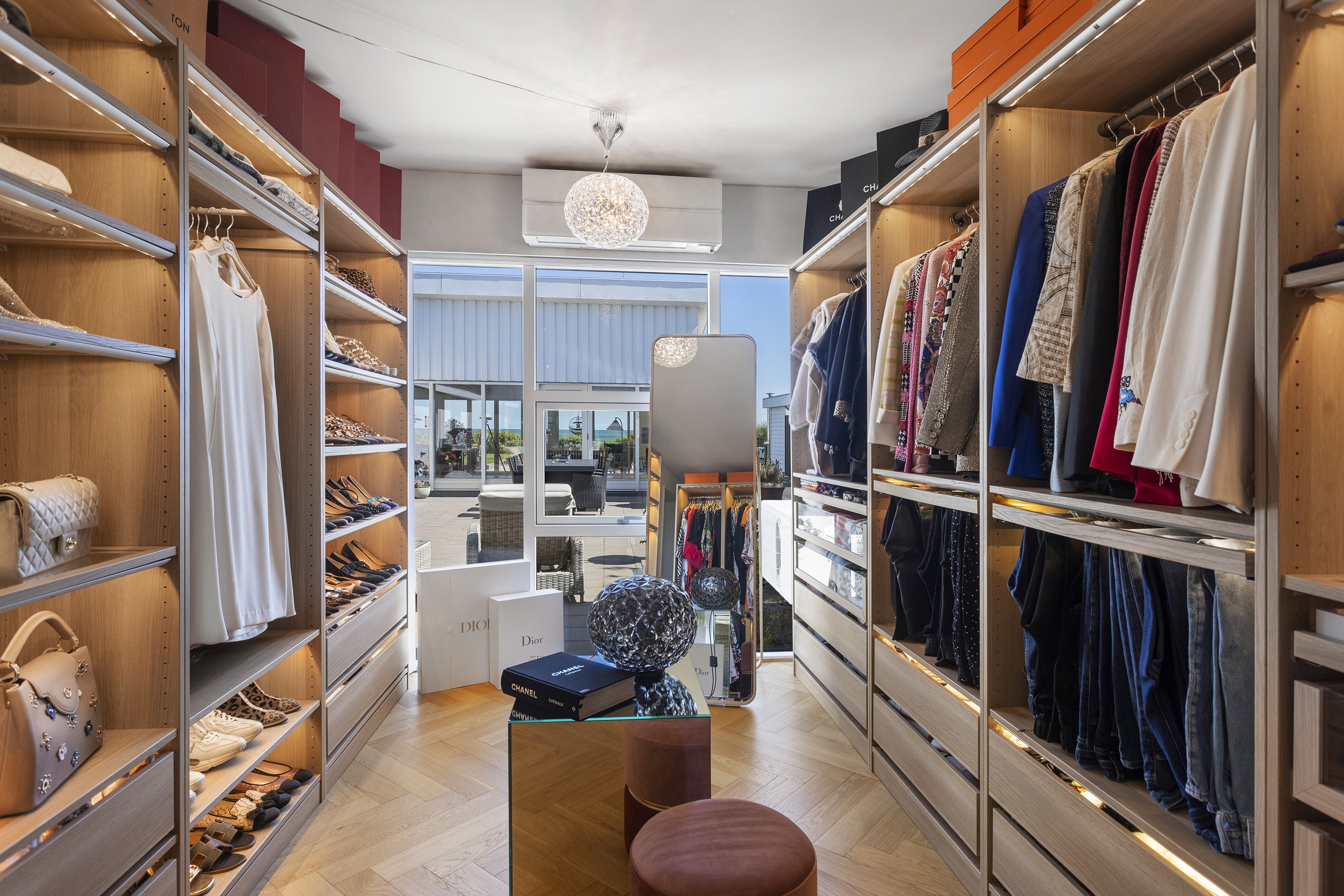 Fremhævet walkin closet billede i fuldskærmstilstand. Billede af Brovigvej 10, 9900 Frederikshavn