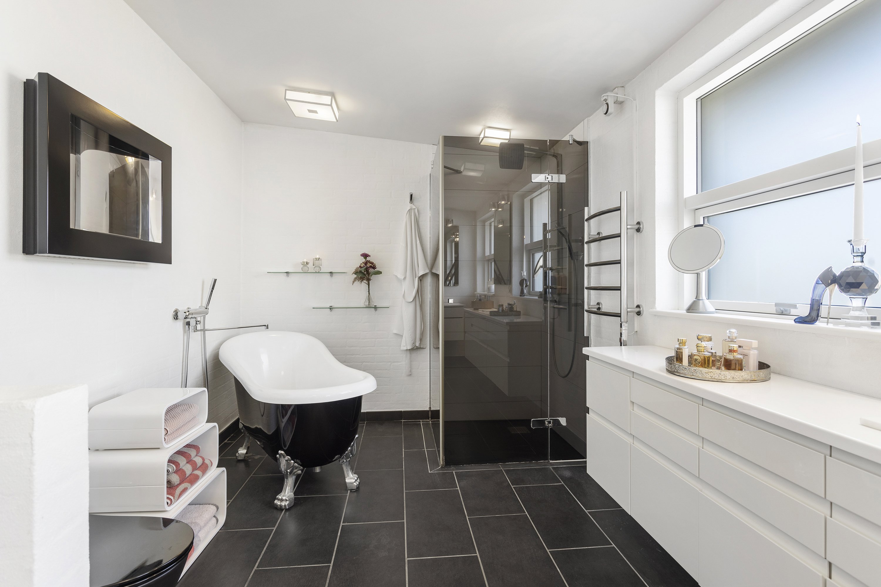 Fremhævet badeværelse billede i fuldskærmstilstand. Billede af Brovigvej 10, 9900 Frederikshavn