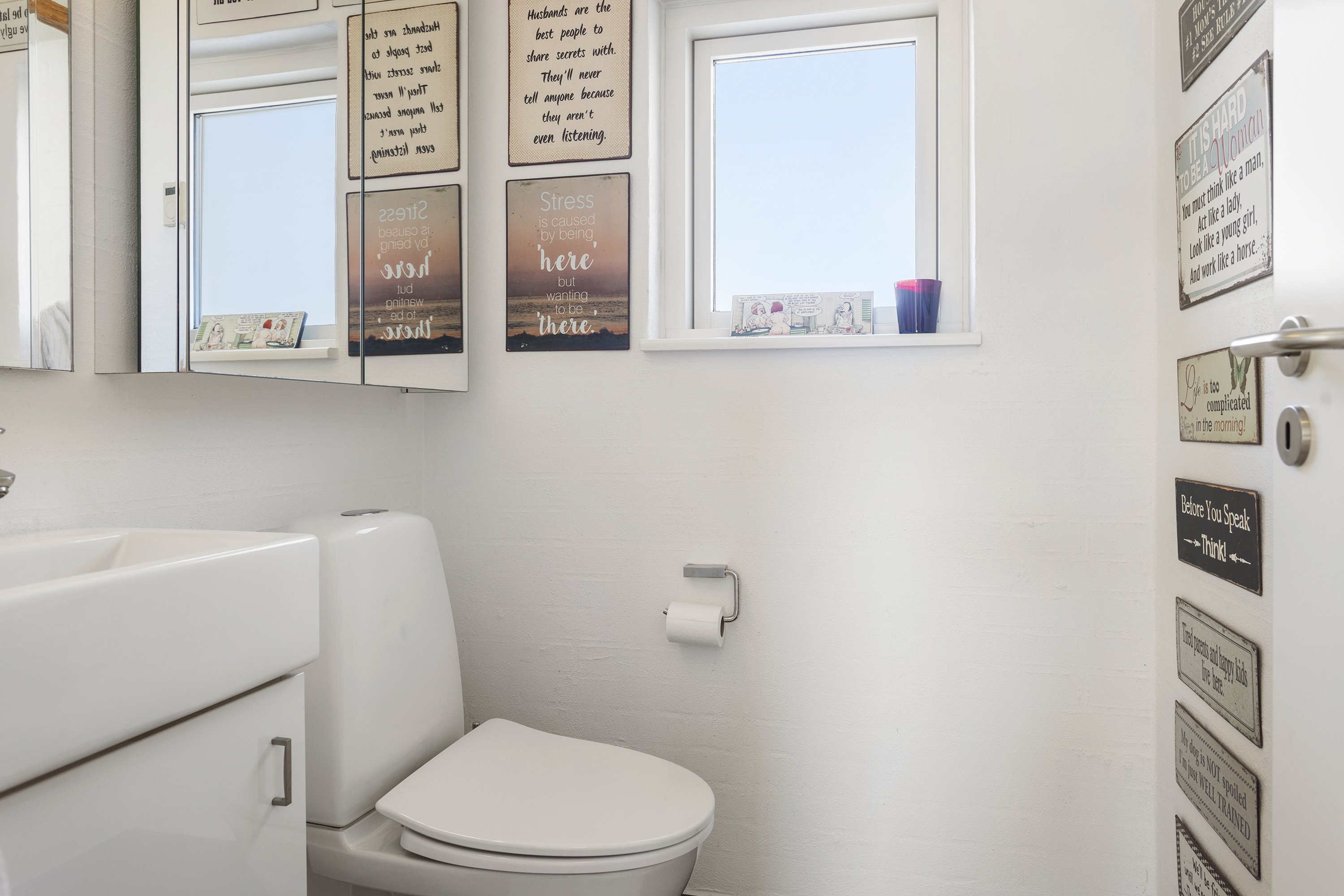 Fremhævet toilet billede i fuldskærmstilstand. Billede af Brovigvej 10, 9900 Frederikshavn