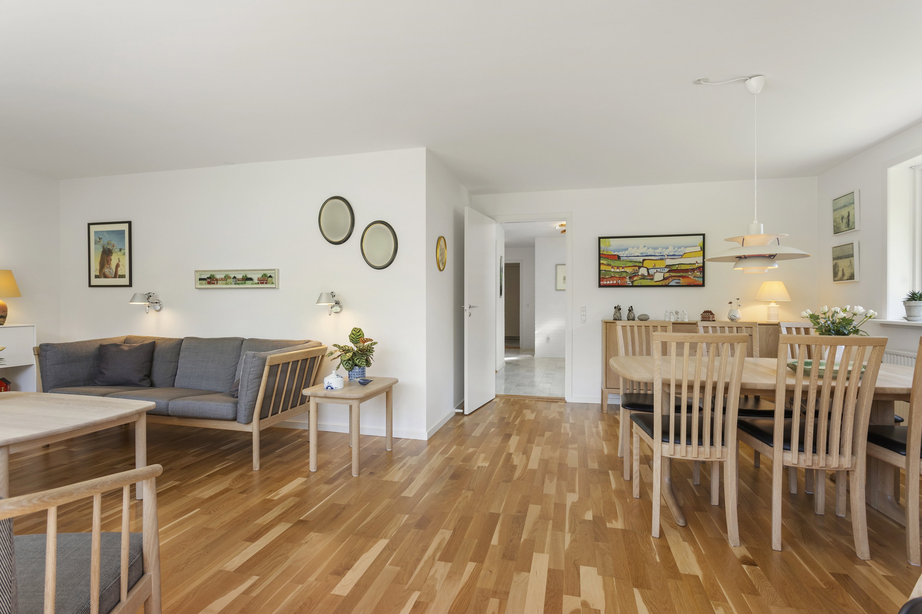 Fremhævet stue billede i fuldskærmstilstand. Billede af Nyvangen 22, 9870 Sindal