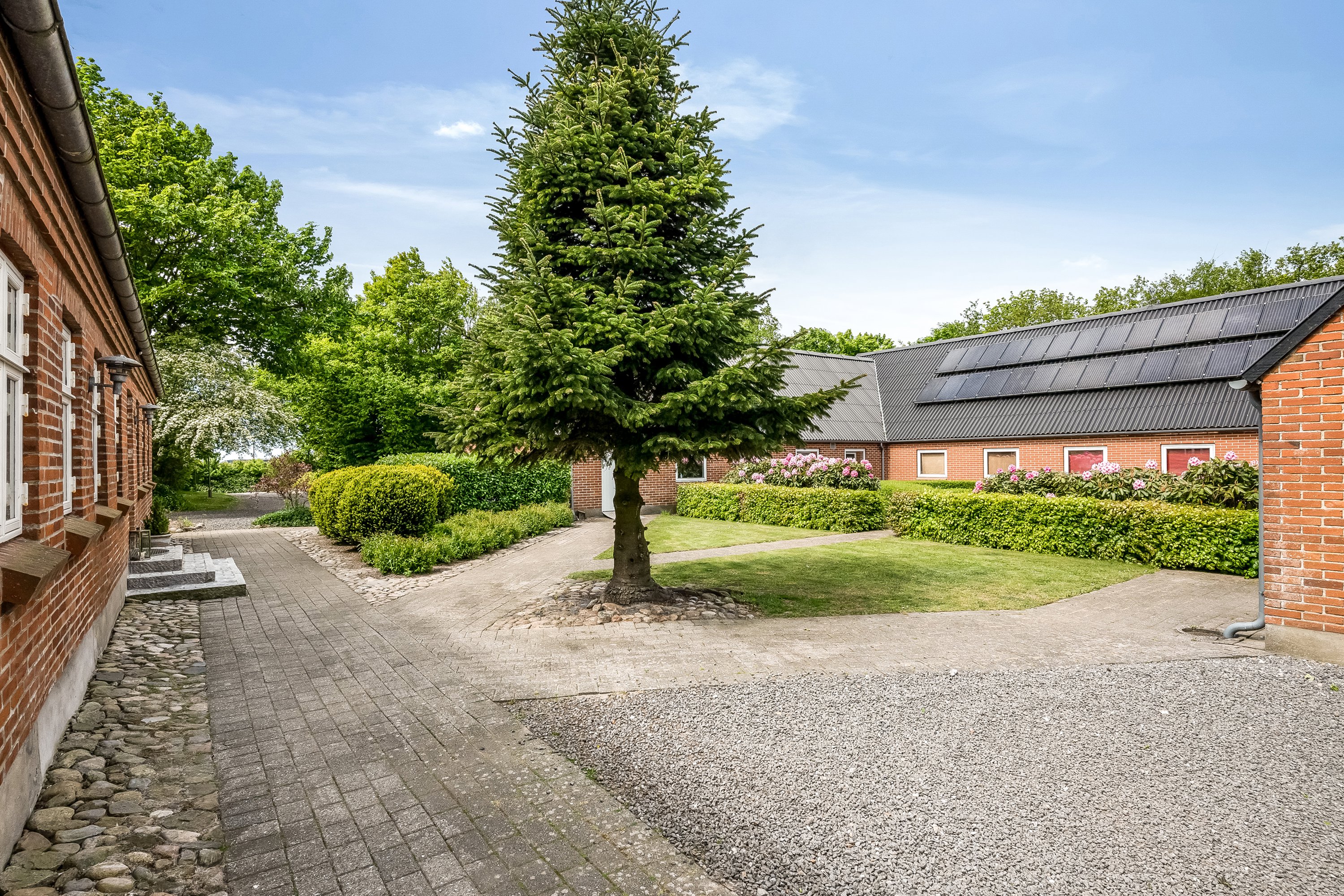 Fremhævet gårdsplads billede i fuldskærmstilstand. Billede af Lemtorpvej 27, Nørlem, 7620 Lemvig