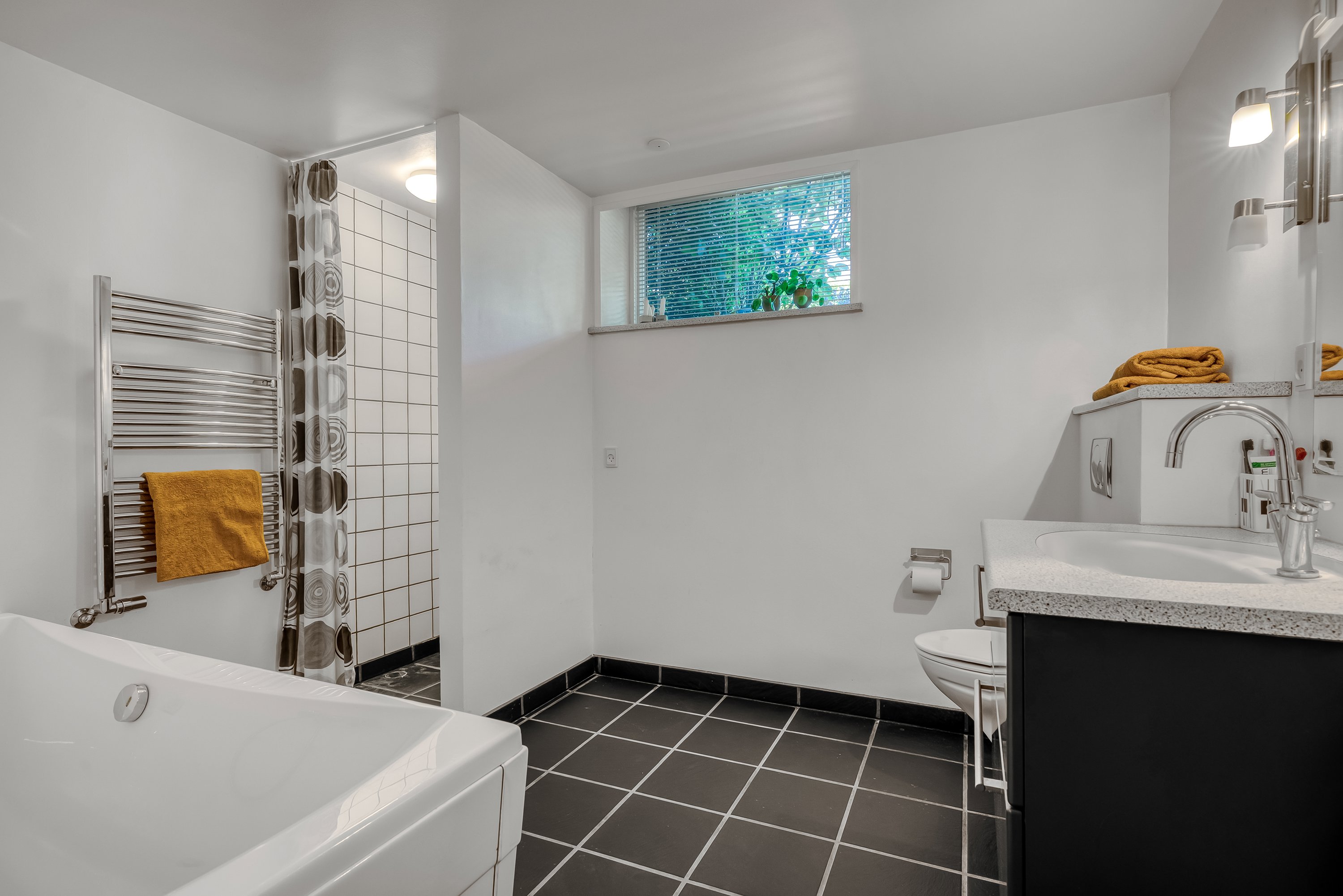 Fremhævet badeværelse billede i fuldskærmstilstand. Billede af Søvejen 34B, 7620 Lemvig