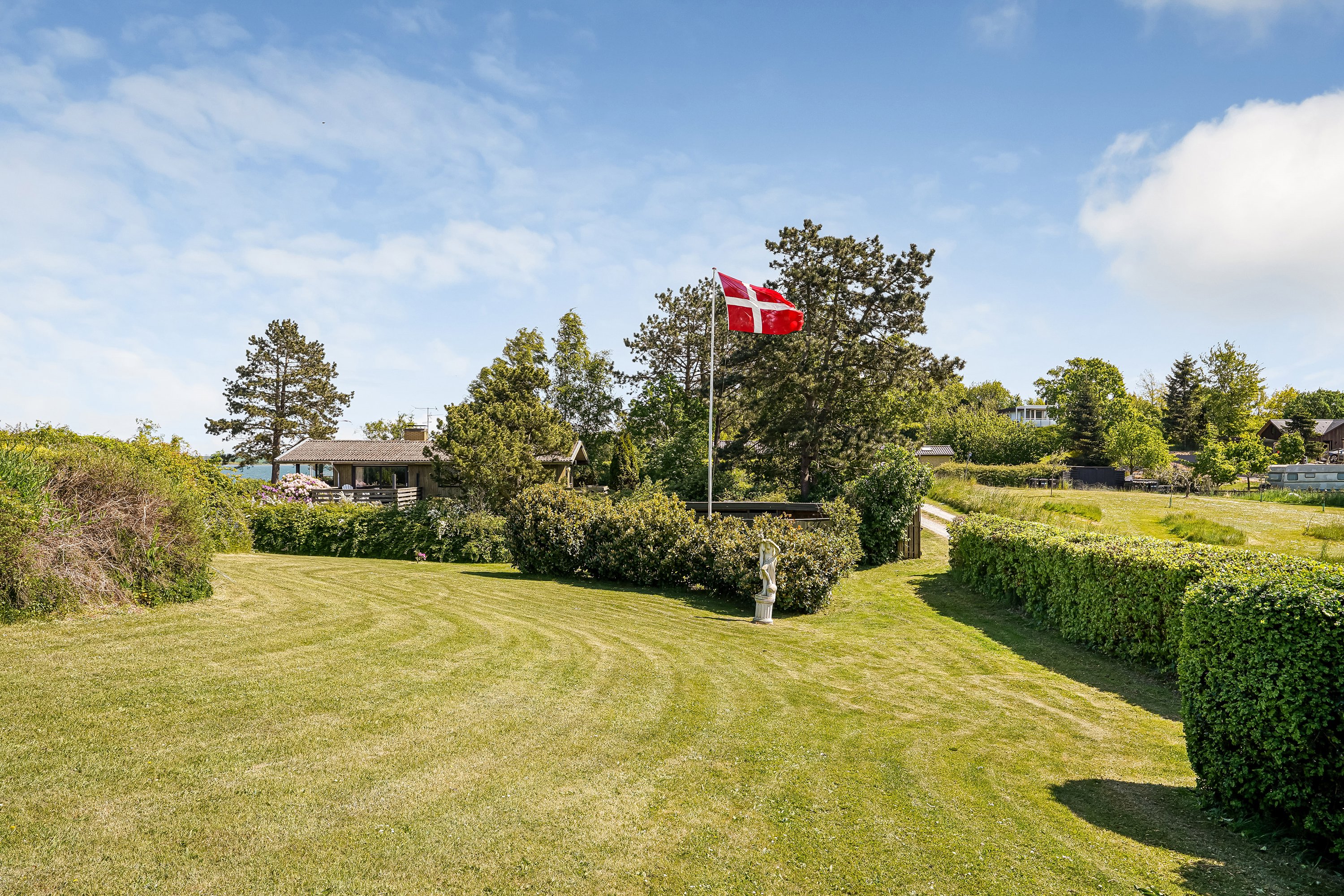 Fremhævet have billede i fuldskærmstilstand. Billede af Madehøjvej 4, Midskov, 5370 Mesinge