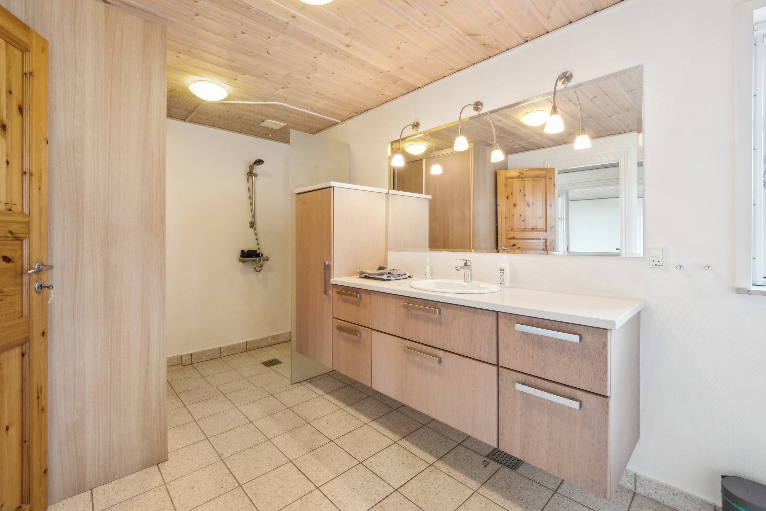 Fremhævet badeværelse billede i fuldskærmstilstand. Billede af Højvej 14, Tæbring, 7900 Nykøbing M